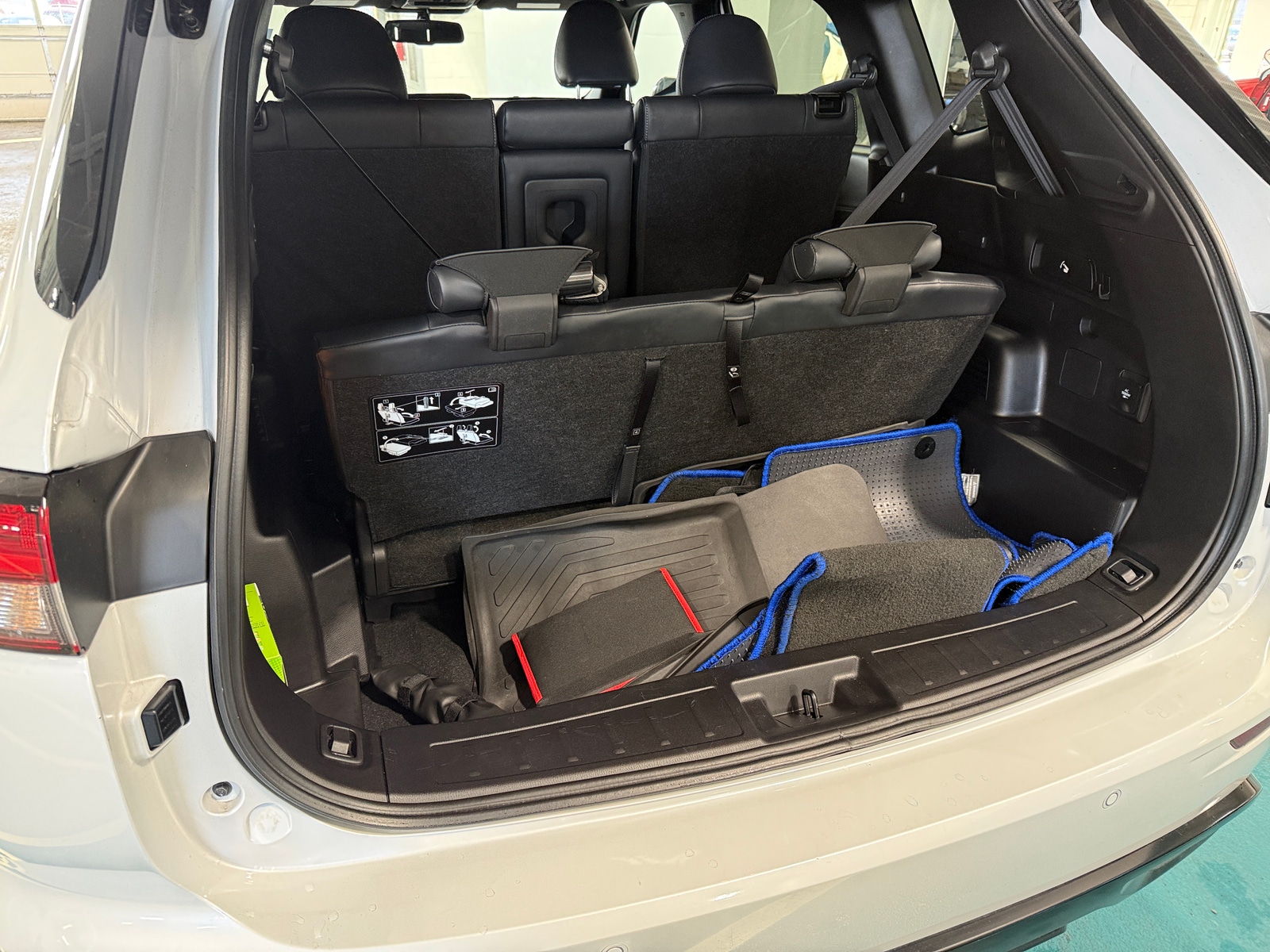 Thumbnail: 2025 Mitsubishi Outlander - 6