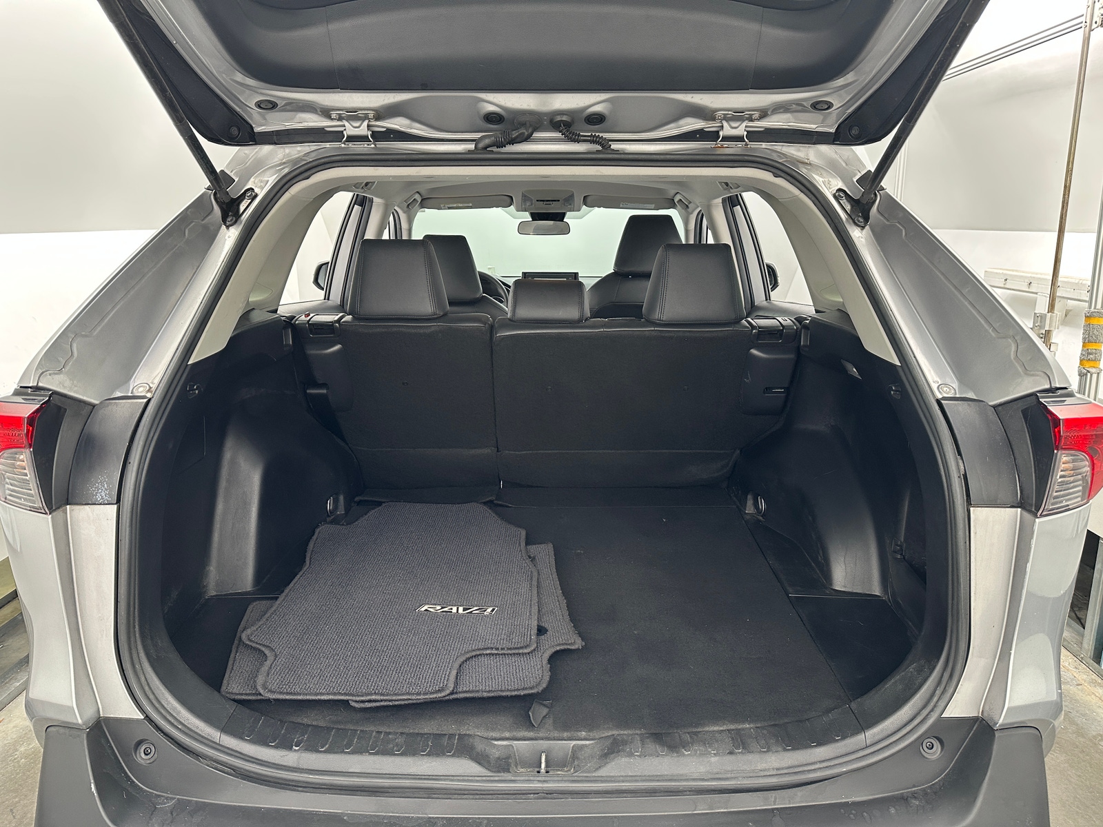 Thumbnail: 2020 Toyota RAV4 - 7