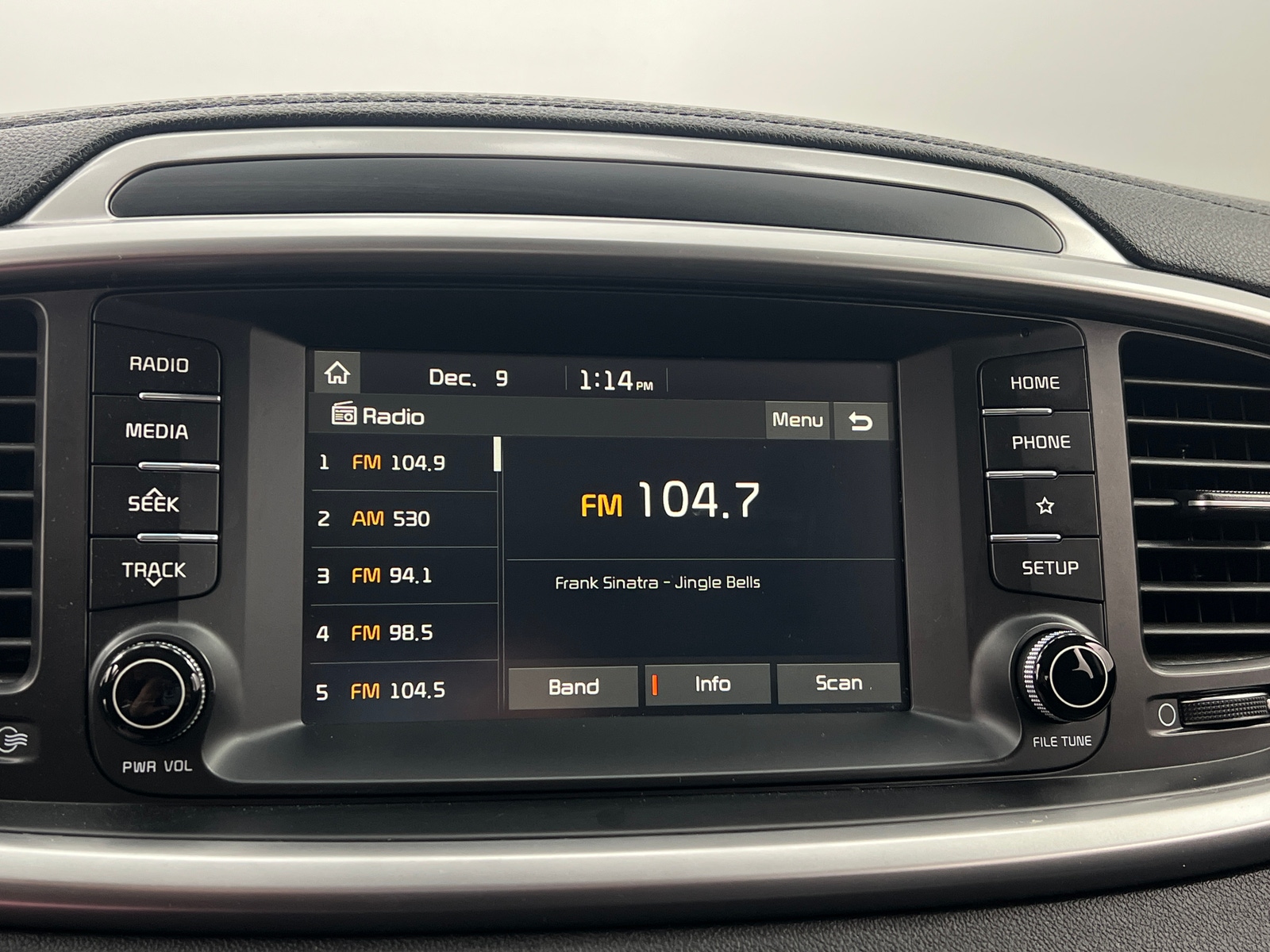 Thumbnail: 2019 Kia Sorento - 4