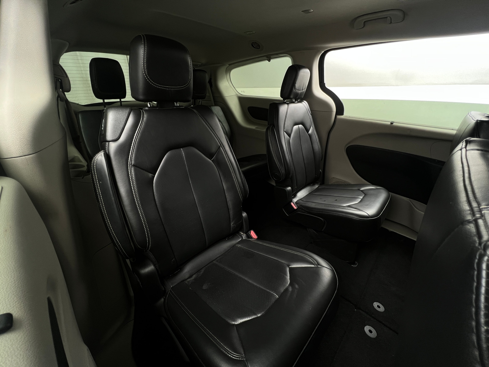 Thumbnail: 2021 Chrysler Voyager - 5