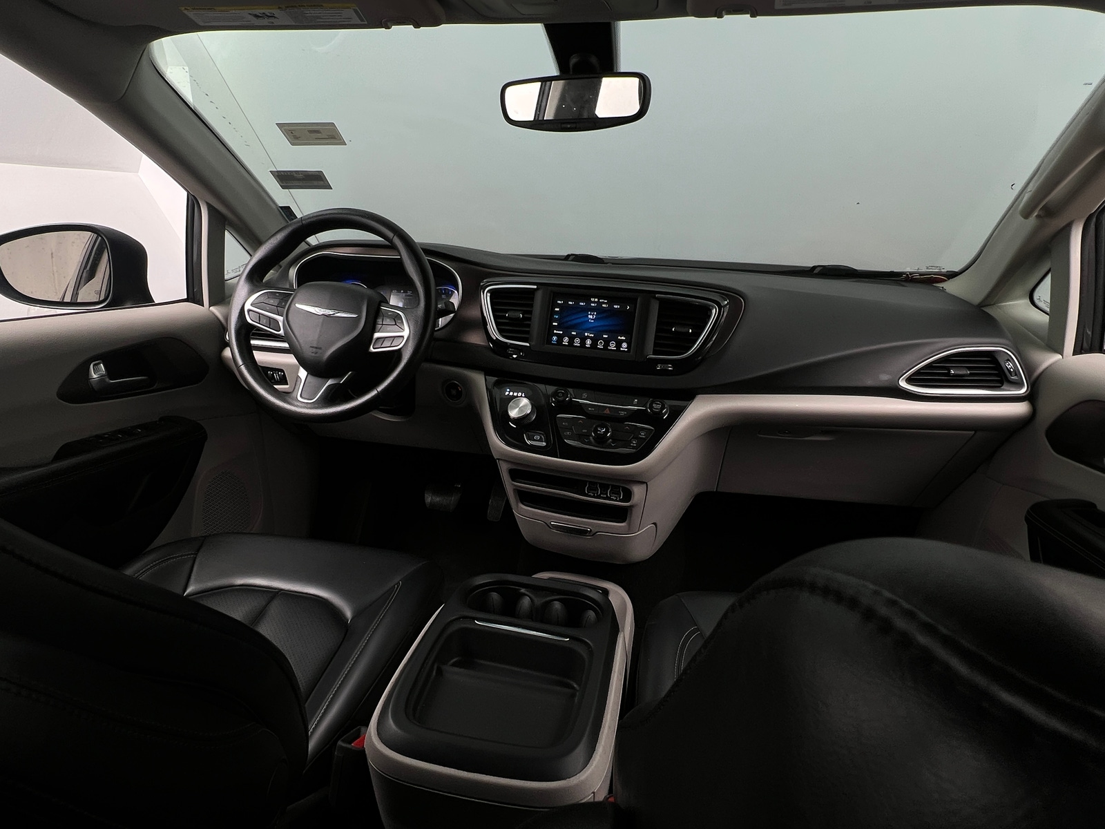 Thumbnail: 2021 Chrysler Voyager - 2