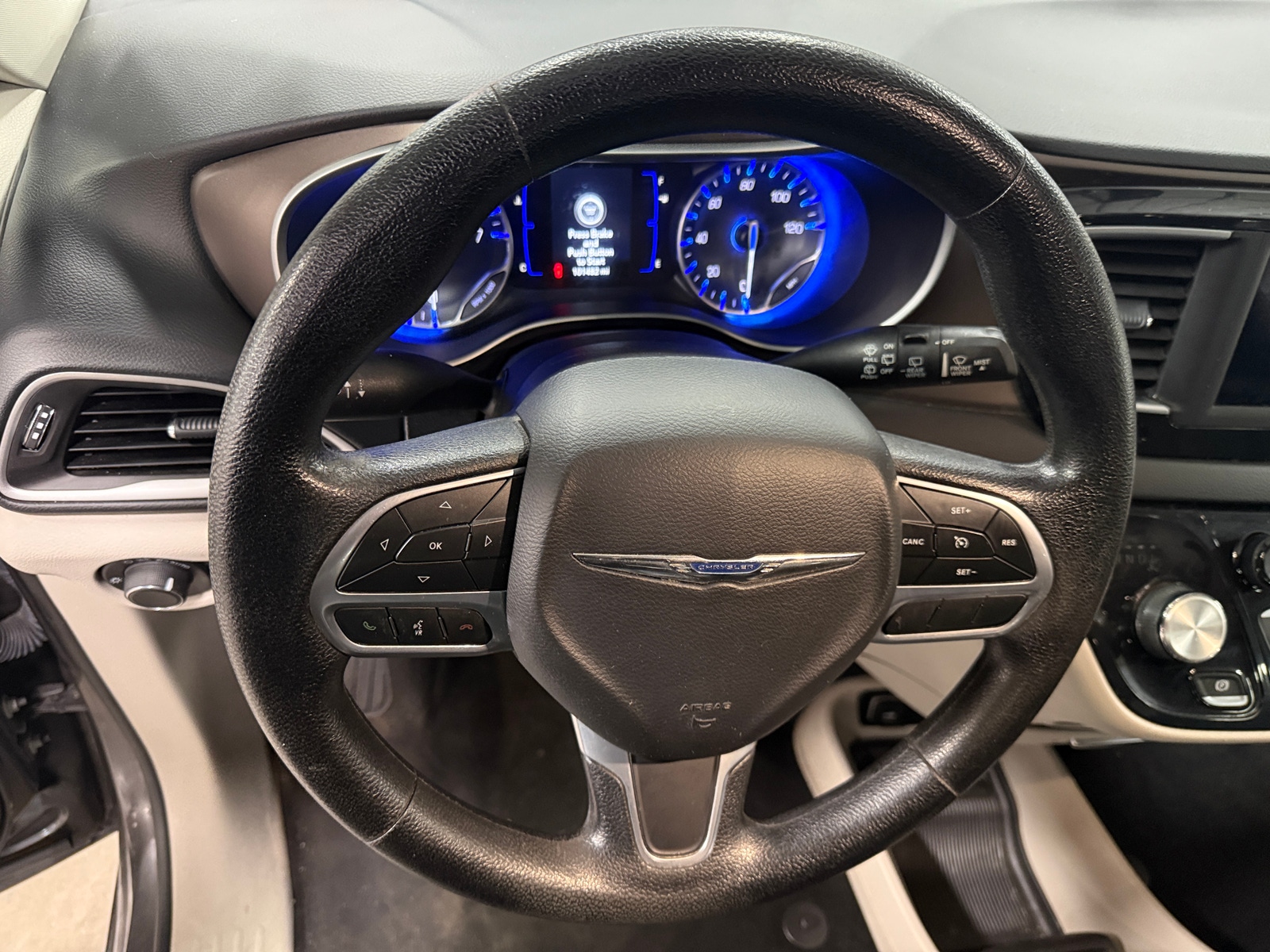 Thumbnail: 2021 Chrysler Voyager - 4