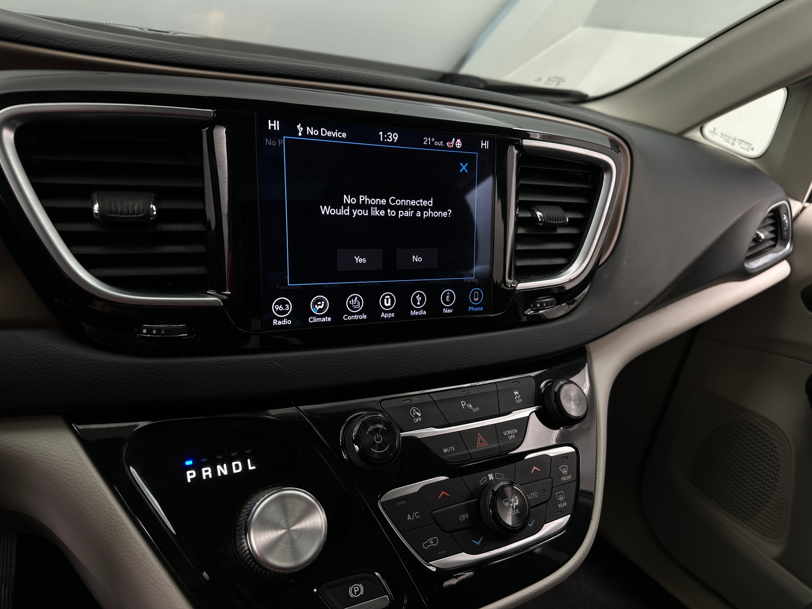 Thumbnail: 2018 Chrysler Pacifica - 3