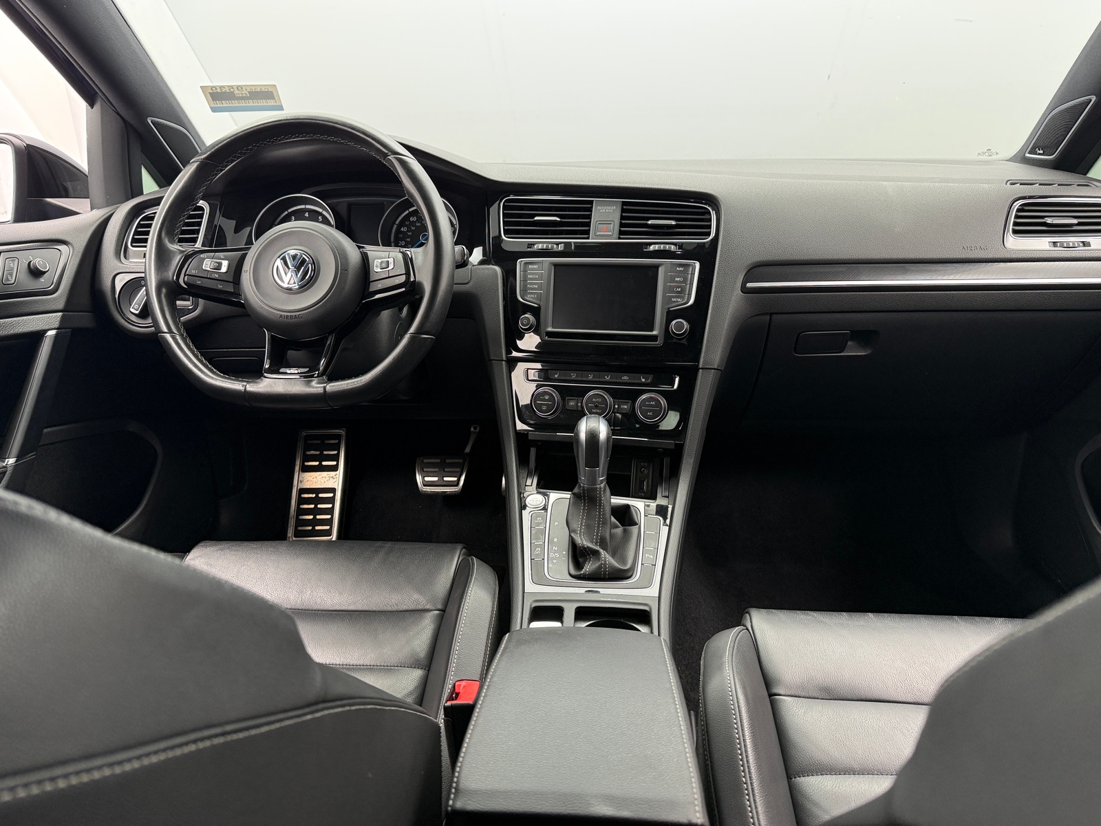 Thumbnail: 2017 Volkswagen Golf - 2