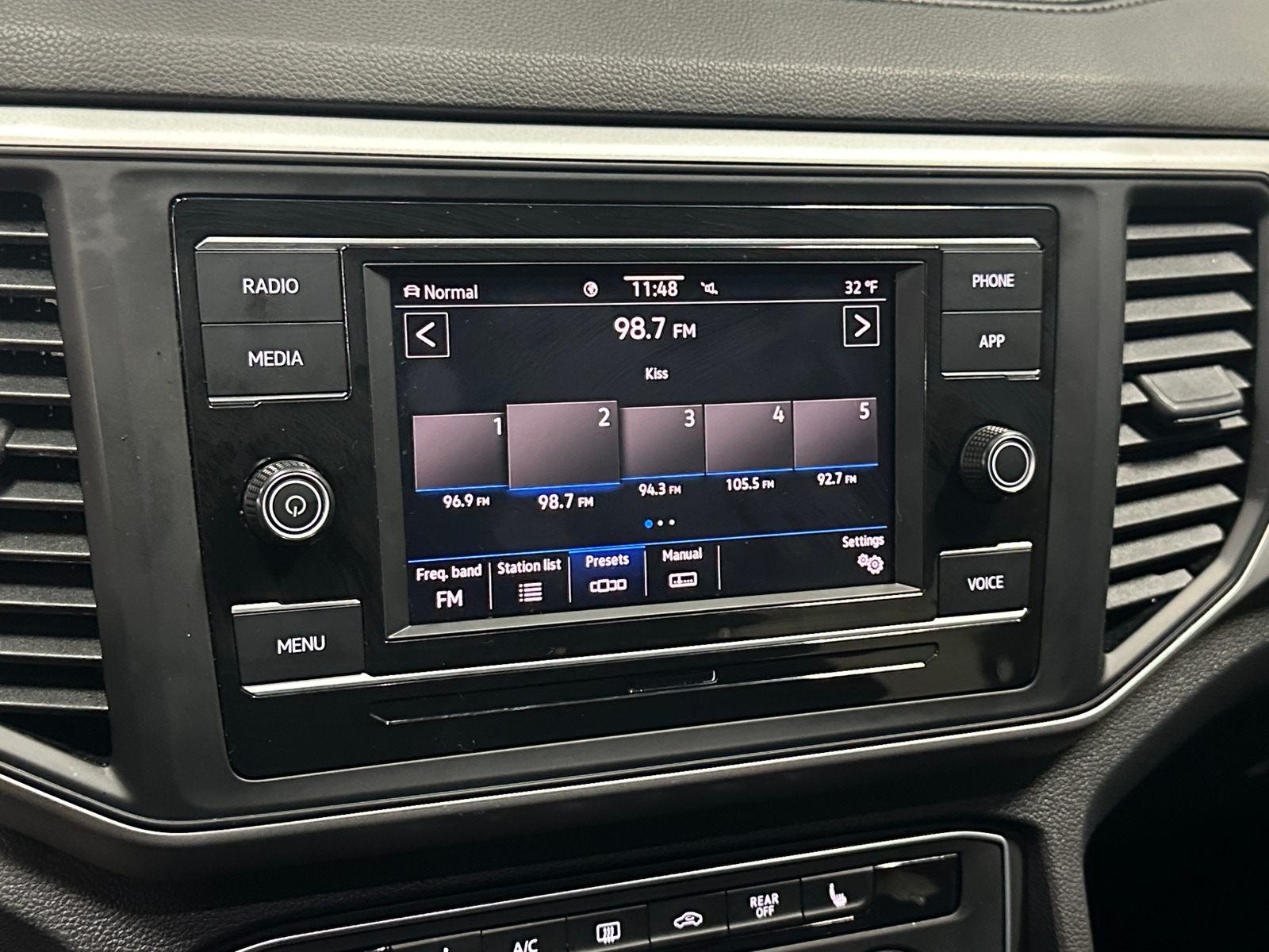 Thumbnail: 2022 Volkswagen Atlas - 3