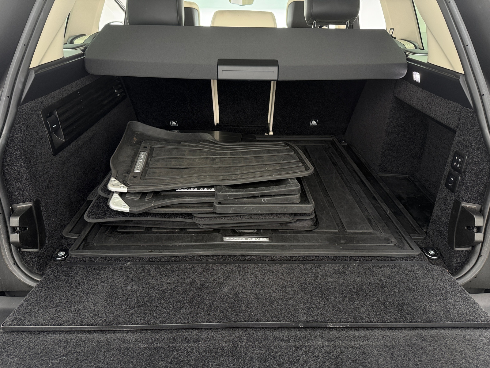 Thumbnail: 2021 Land Rover Range Rover - 6