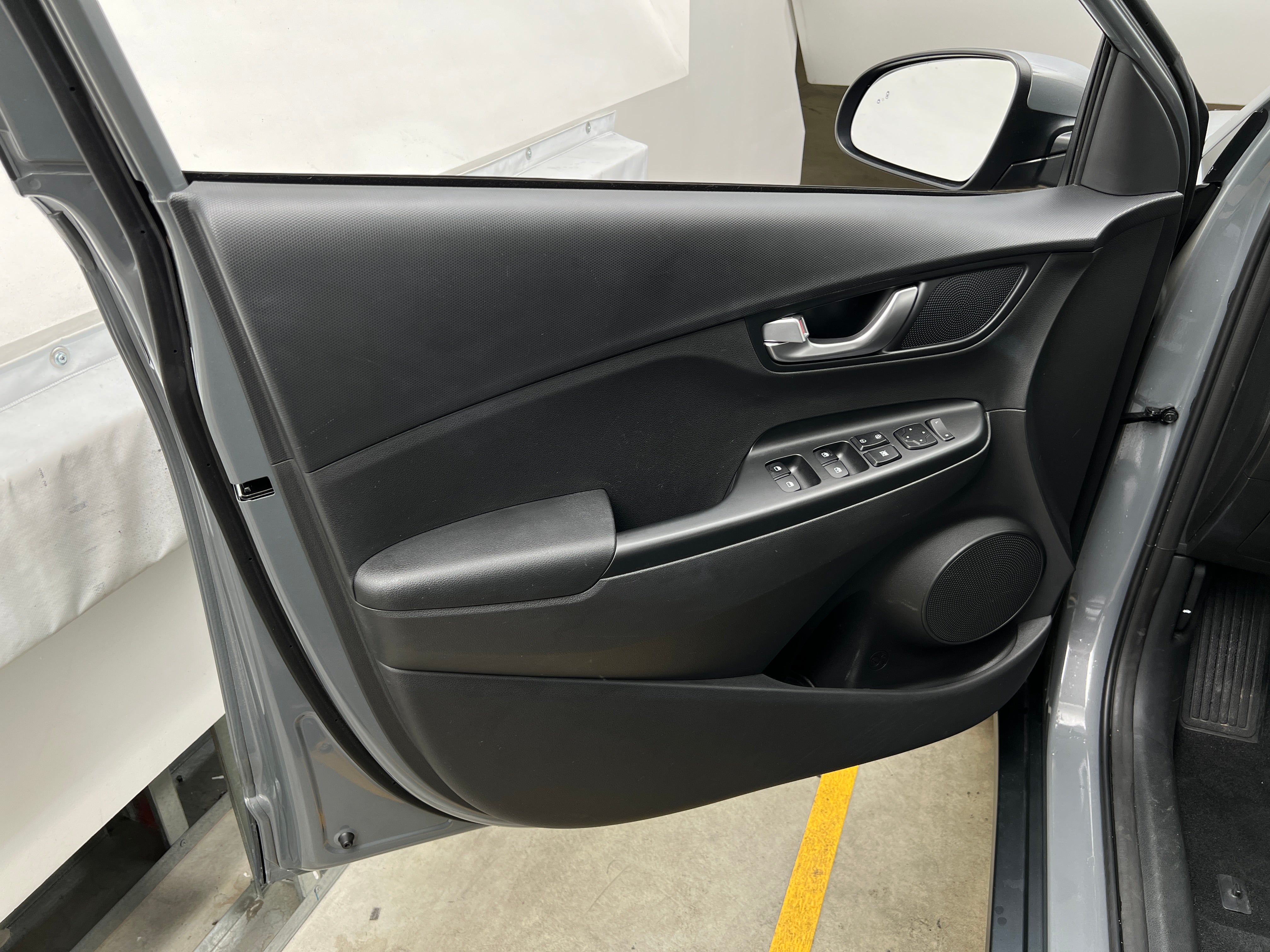 Used 2023 Hyundai Kona EV SE with VIN KM8K23AG2PU169094 for sale in Oak Creek, WI