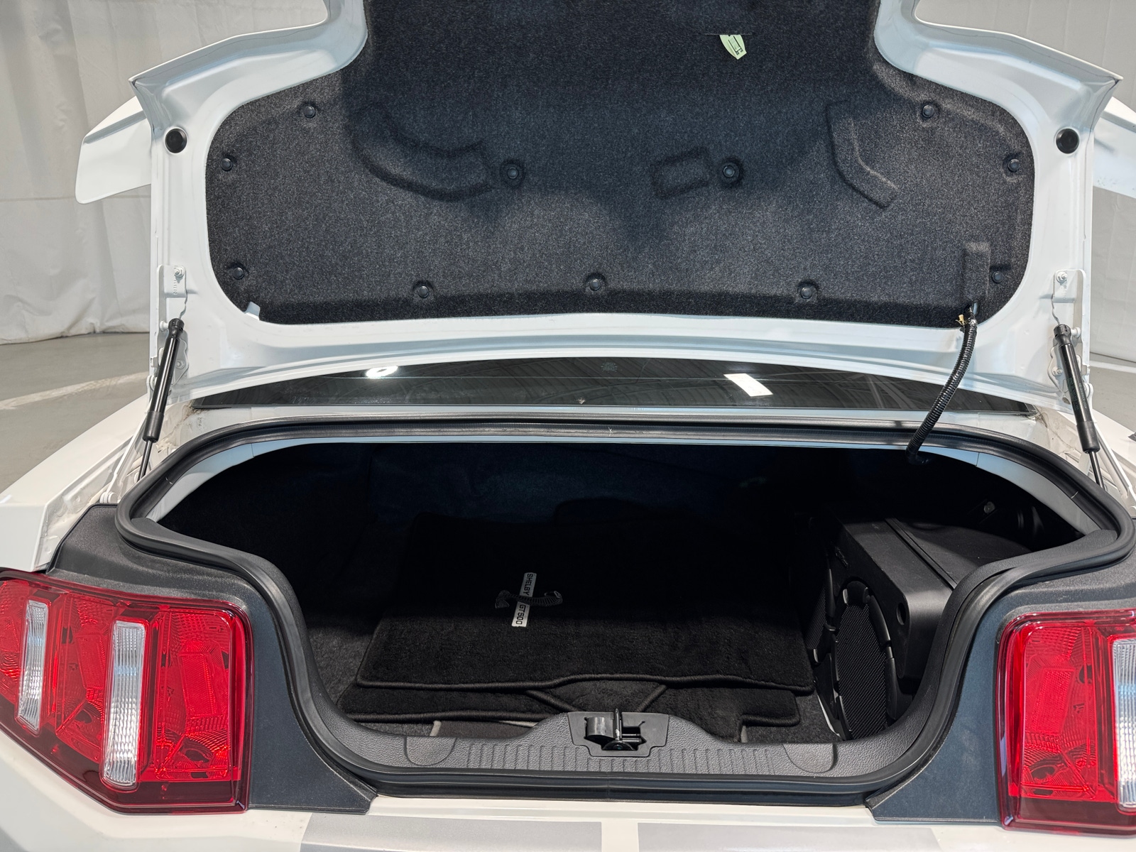 Thumbnail: 2010 Ford Mustang - 4