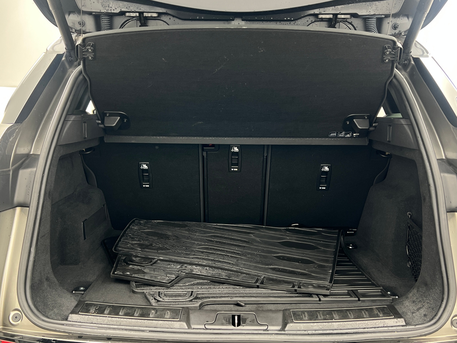 Thumbnail: 2022 Land Rover Range Rover Evoque - 6