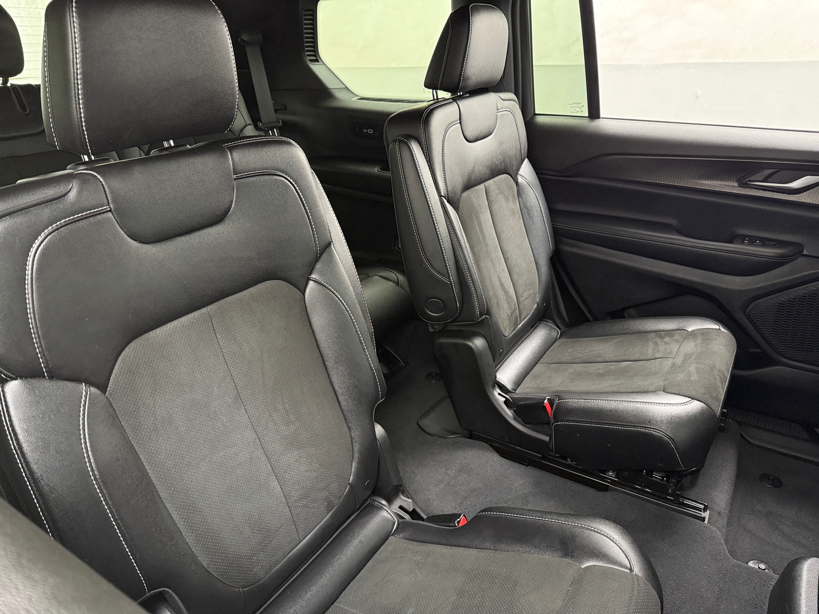 Thumbnail: 2023 Jeep Grand Cherokee L - 5