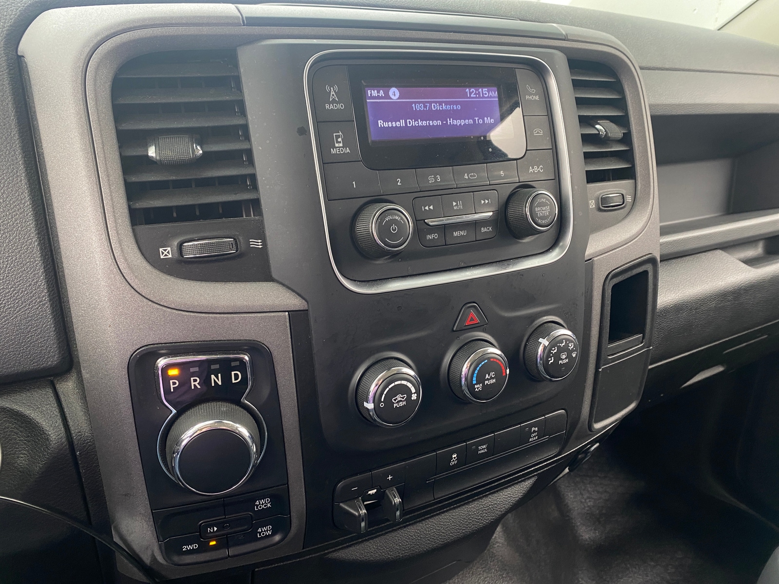 Thumbnail: 2019 RAM 1500 Classic - 3