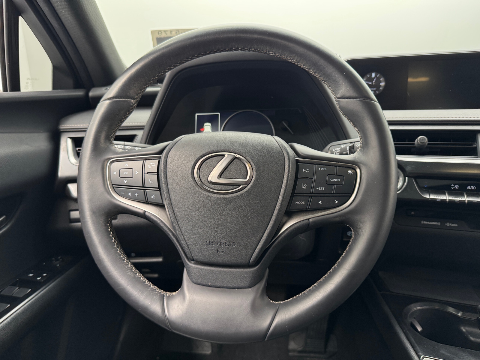 Thumbnail: 2019 Lexus UX - 4