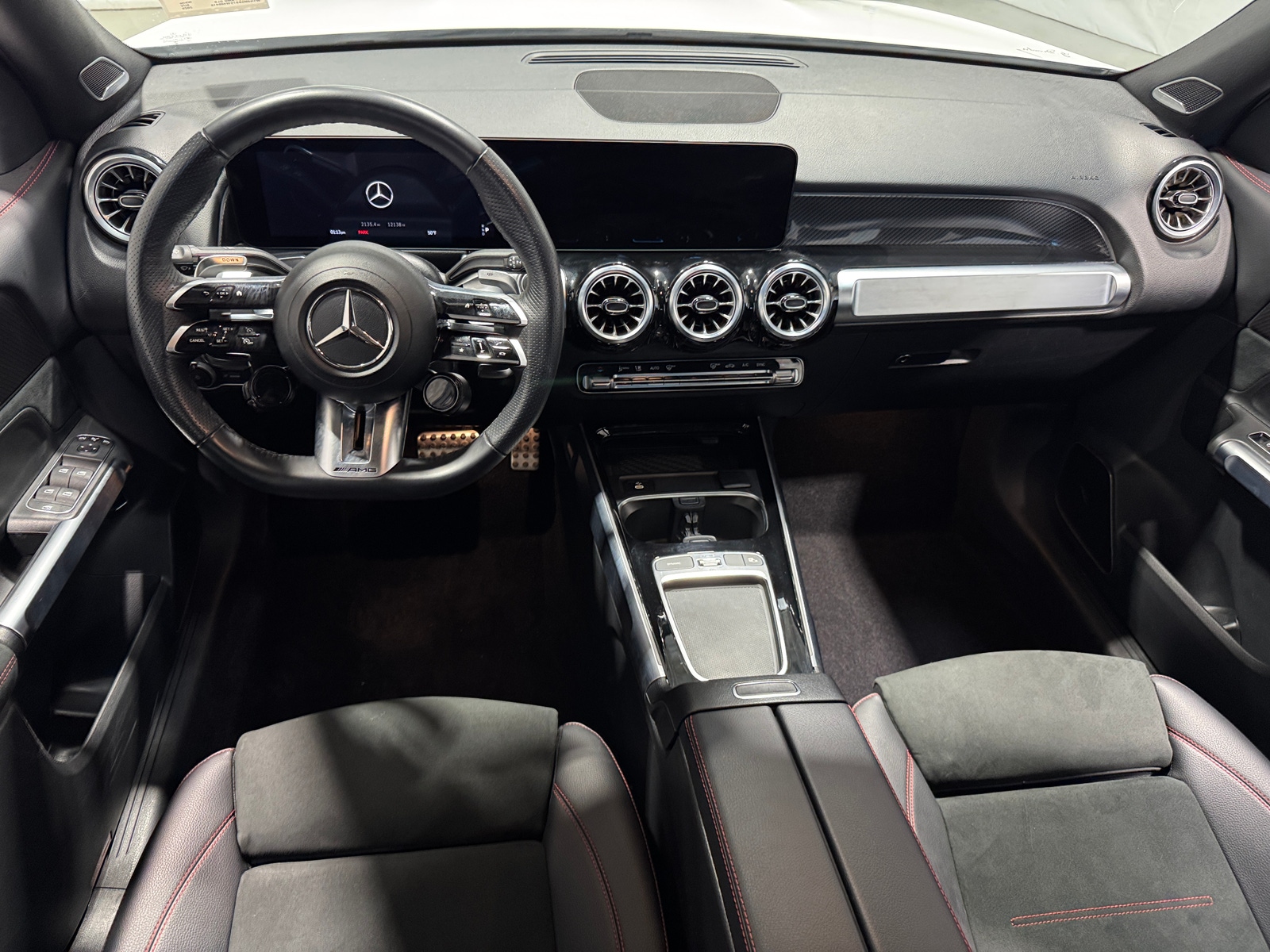 Thumbnail: 2025 Mercedes-Benz GLB - 2