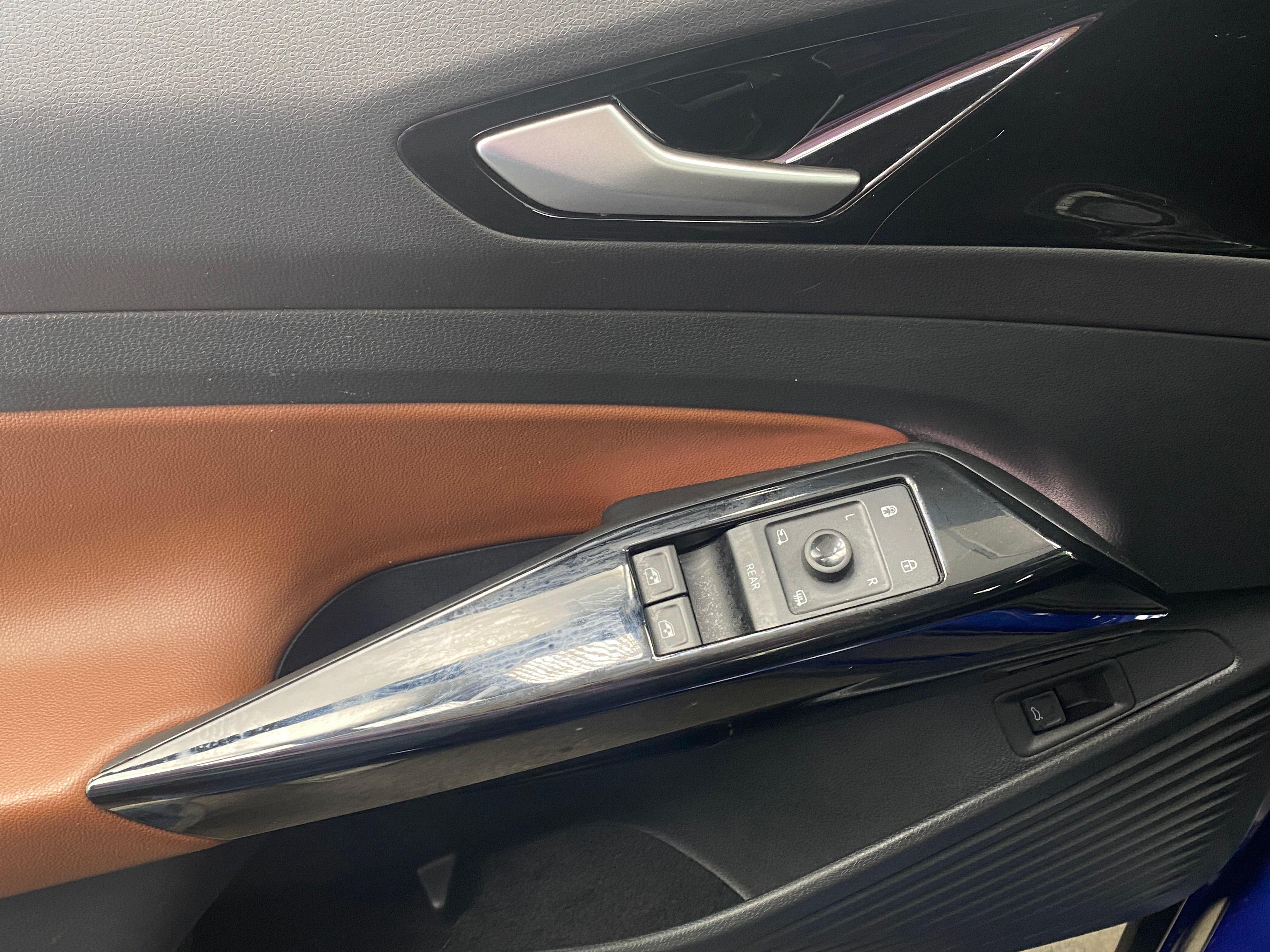 Used 2022 Volkswagen ID.4 PRO S with VIN WVGTMPE20NP075134 for sale in Oak Creek, WI