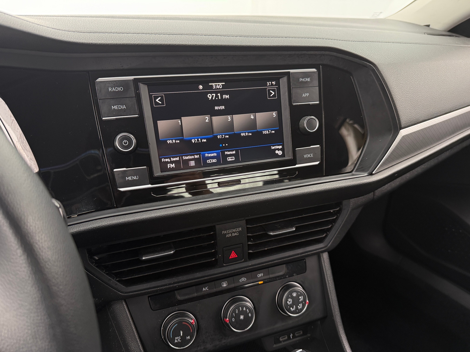 Thumbnail: 2021 Volkswagen Jetta - 4