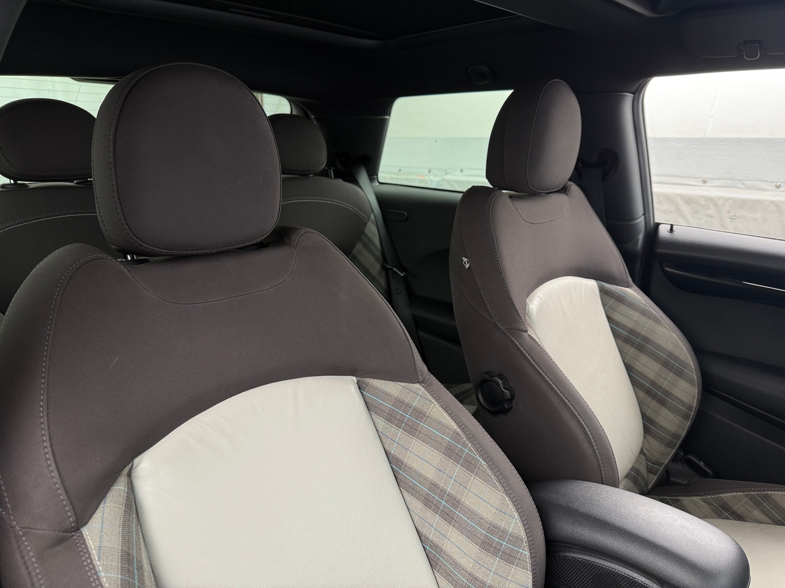 Thumbnail: 2015 MINI Cooper Hardtop - 2