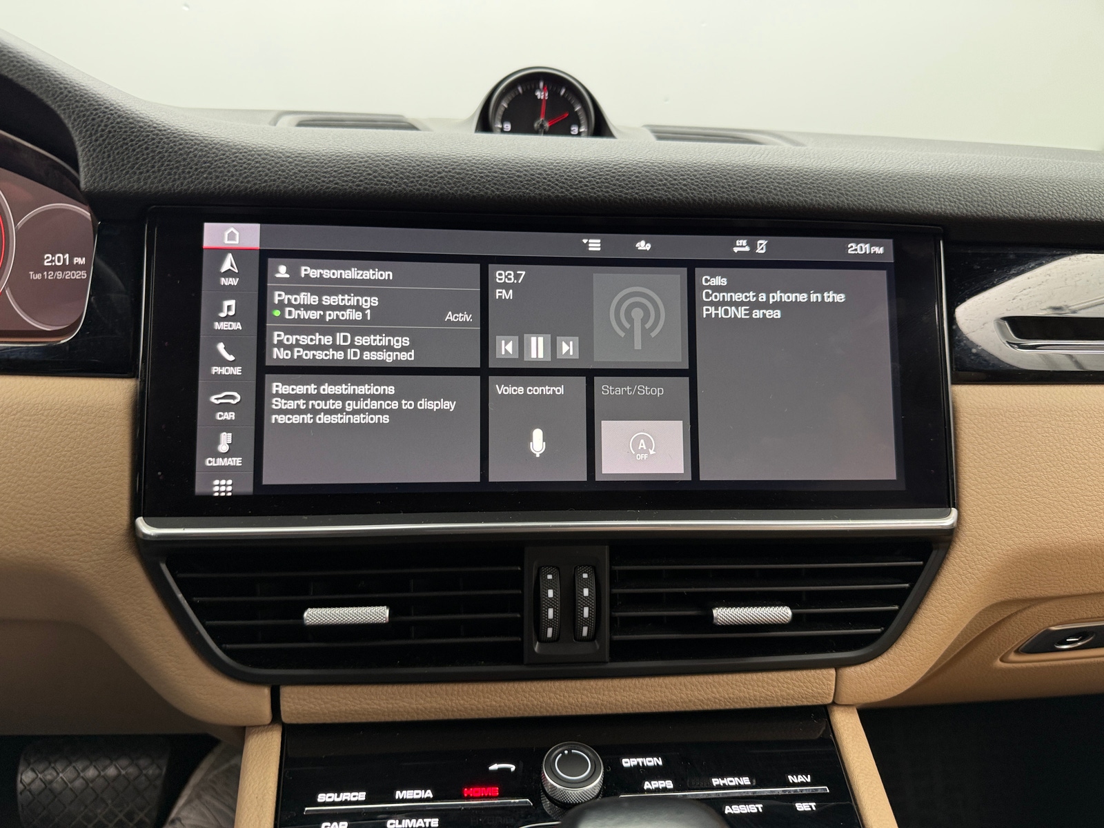 Thumbnail: 2021 Porsche Cayenne - 3