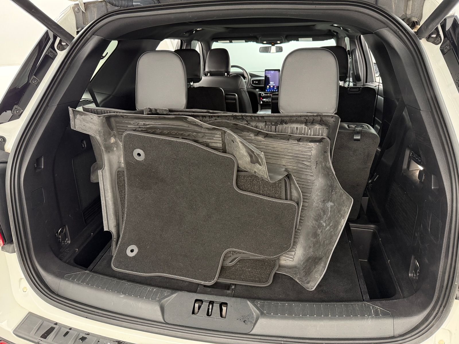 Thumbnail: 2022 Ford Explorer - 6