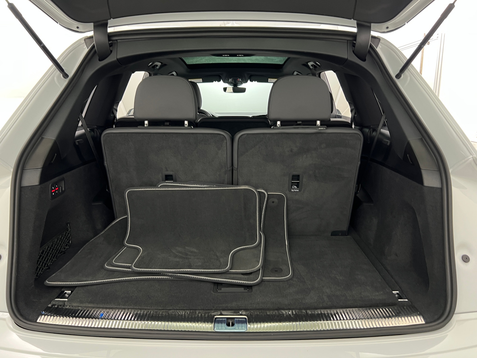 Thumbnail: 2025 Audi Q7 - 6