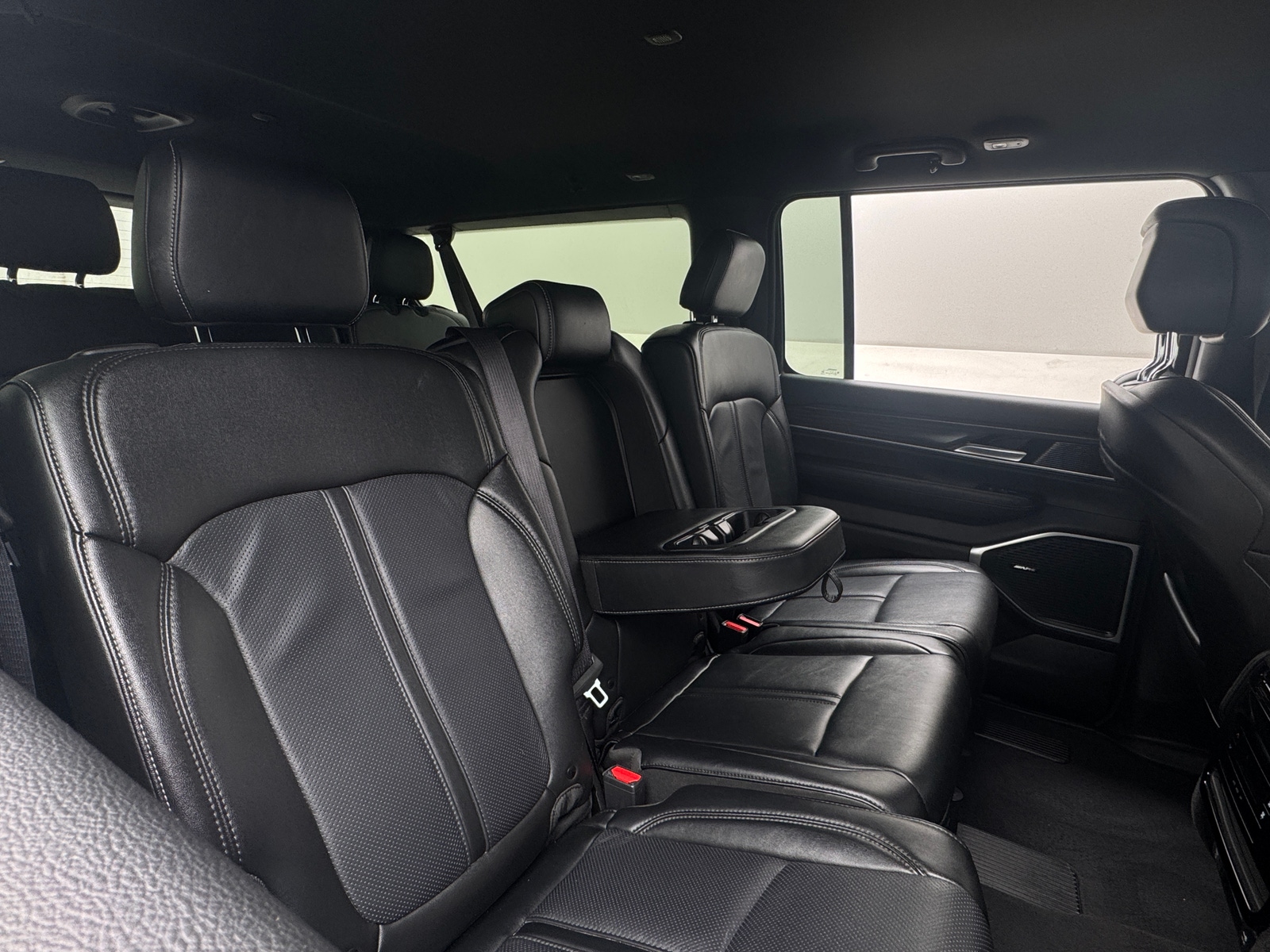 Thumbnail: 2024 Jeep Wagoneer - 5