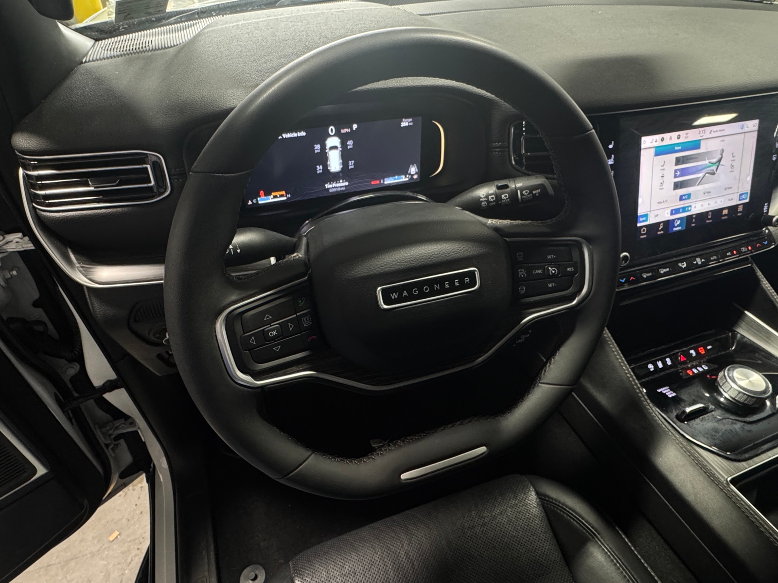 Thumbnail: 2024 Jeep Wagoneer - 4