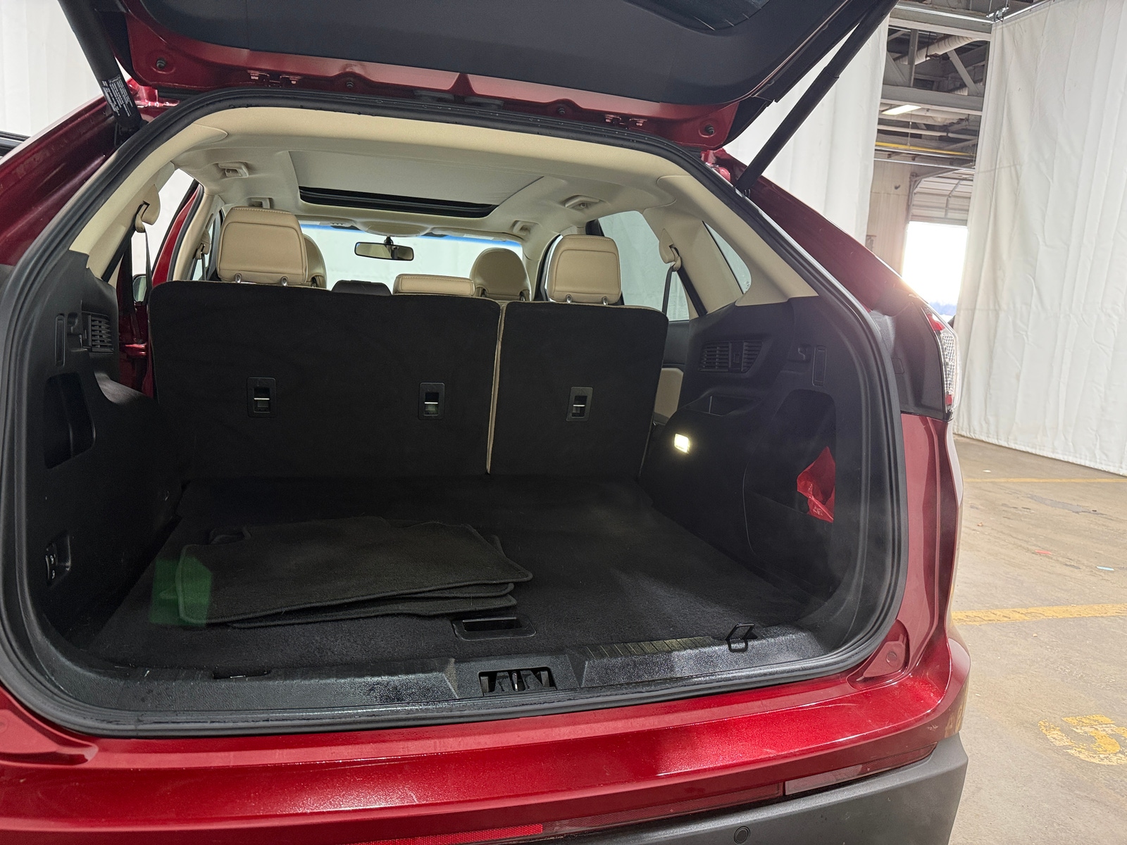 Thumbnail: 2016 Ford Edge - 6