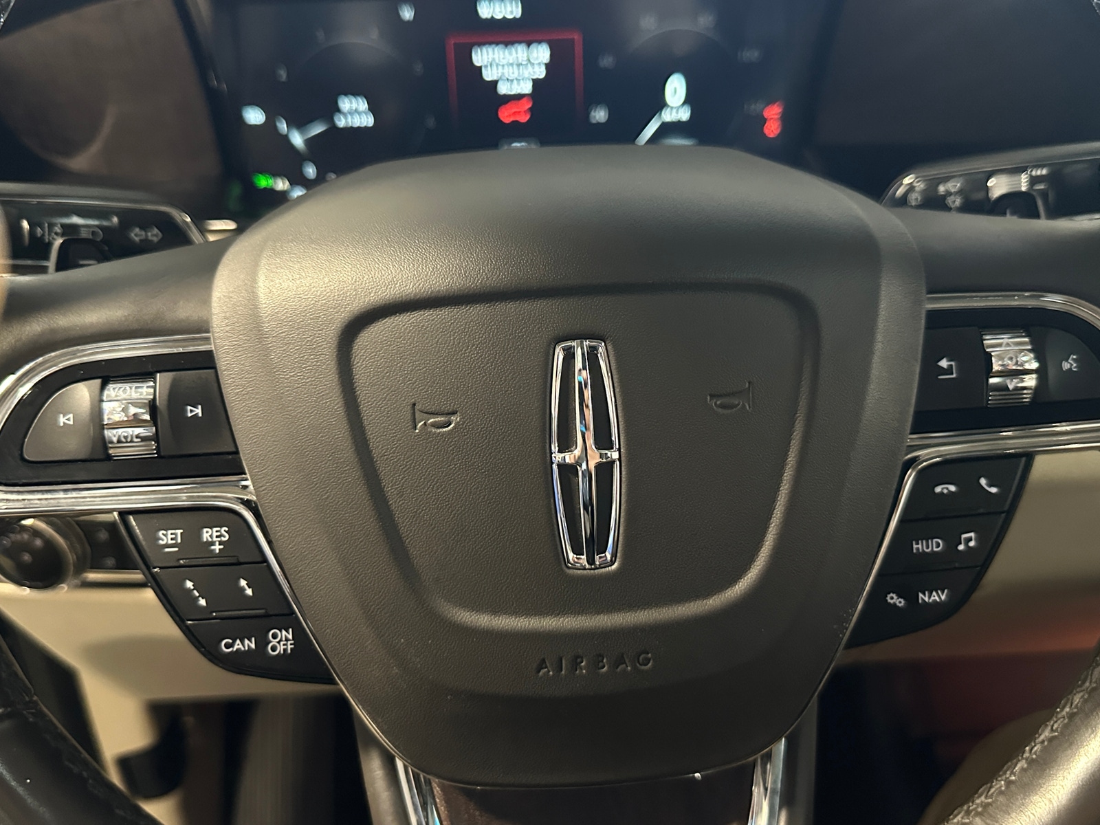 Thumbnail: 2019 Lincoln Navigator - 4