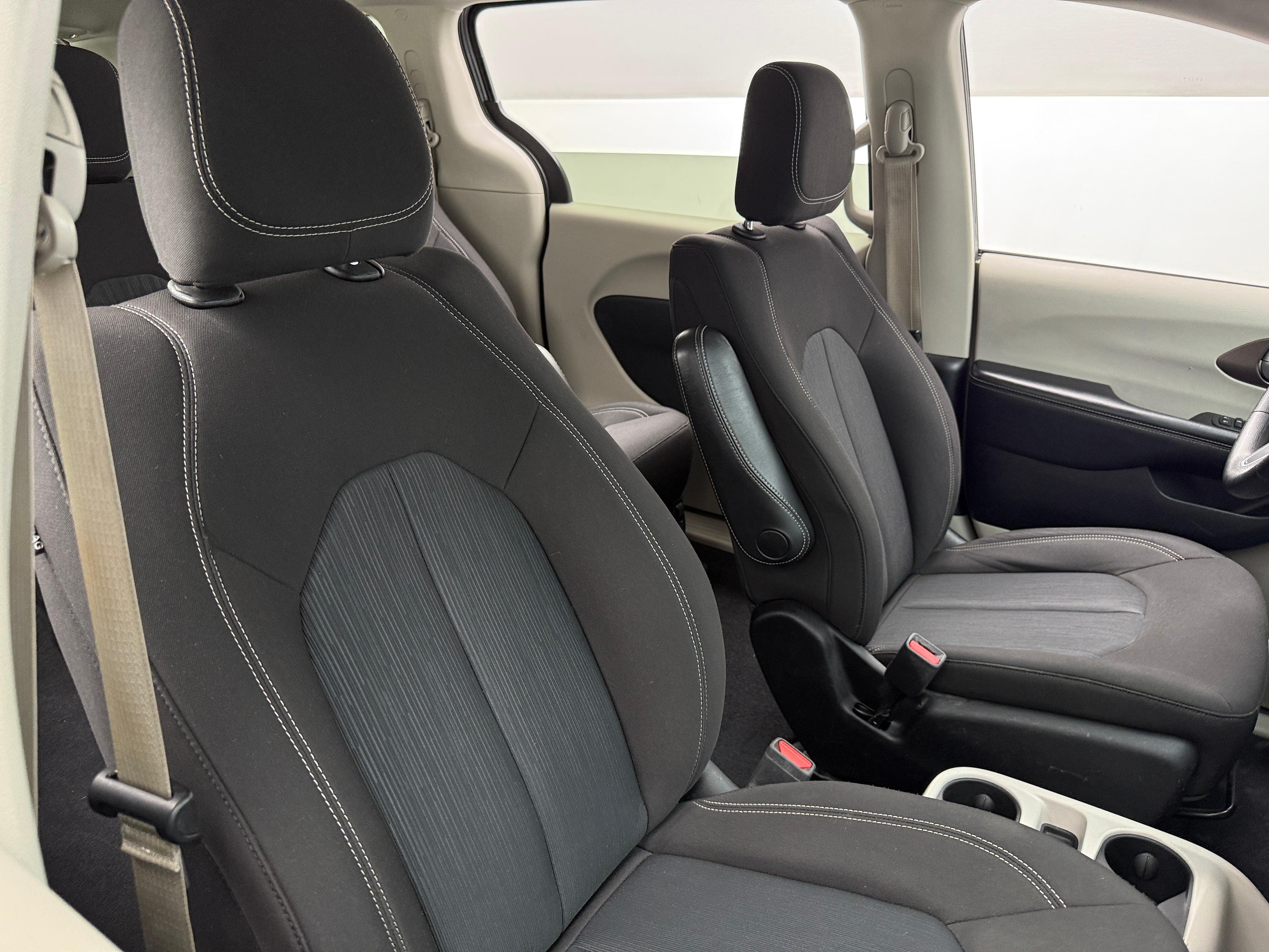 2020 Chrysler Voyager