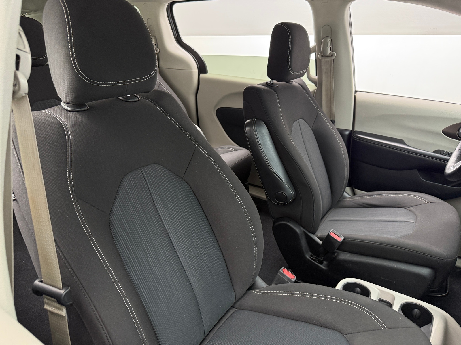 Thumbnail: 2020 Chrysler Voyager - 2