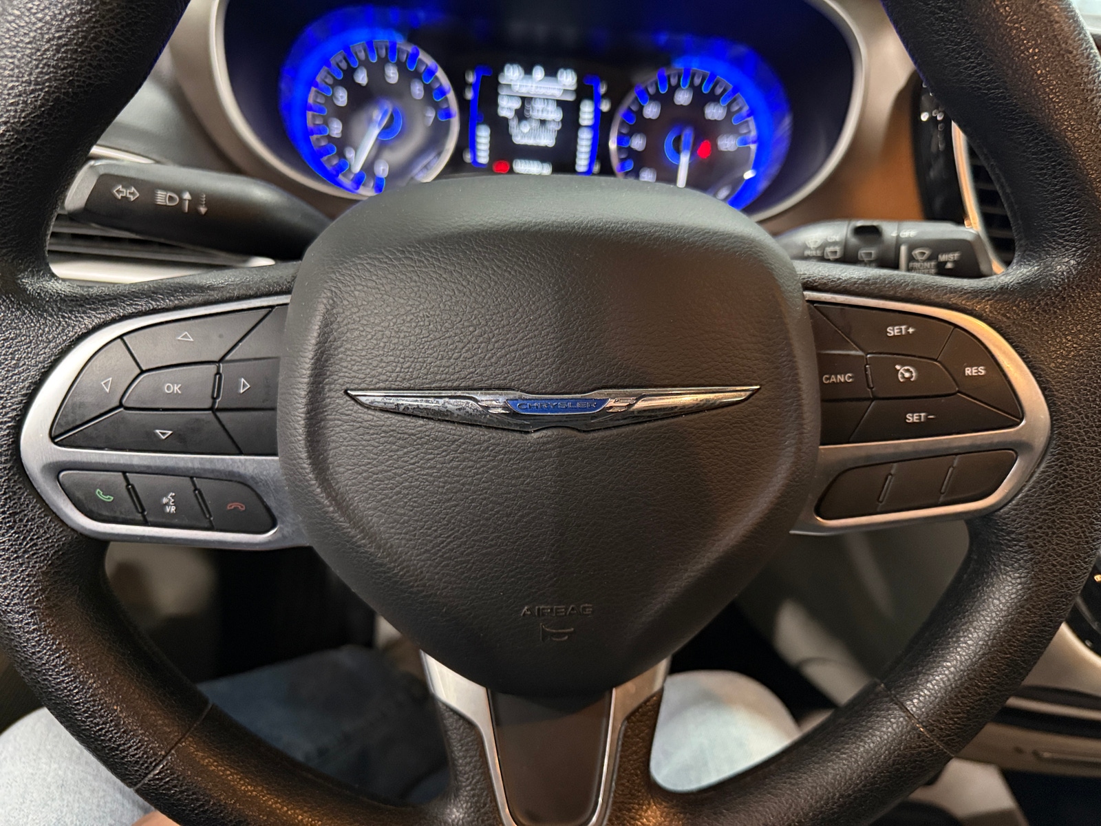 Thumbnail: 2020 Chrysler Voyager - 5