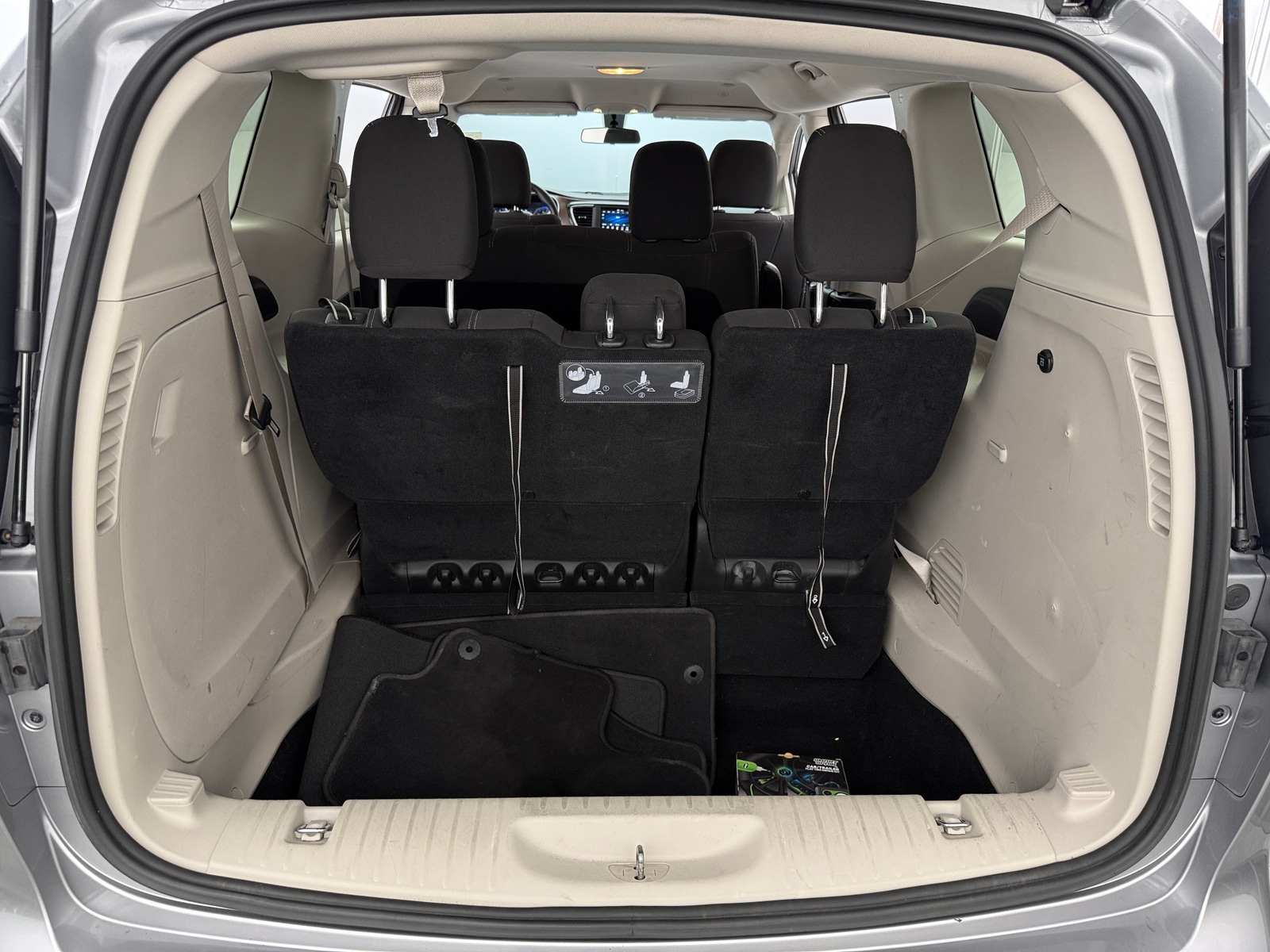 Thumbnail: 2020 Chrysler Voyager - 7