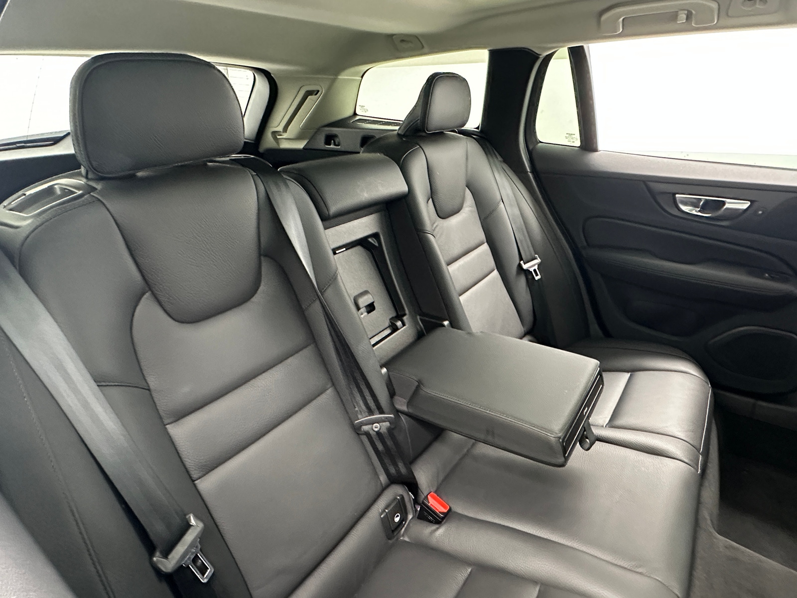 Thumbnail: 2025 Volvo V60 - 5