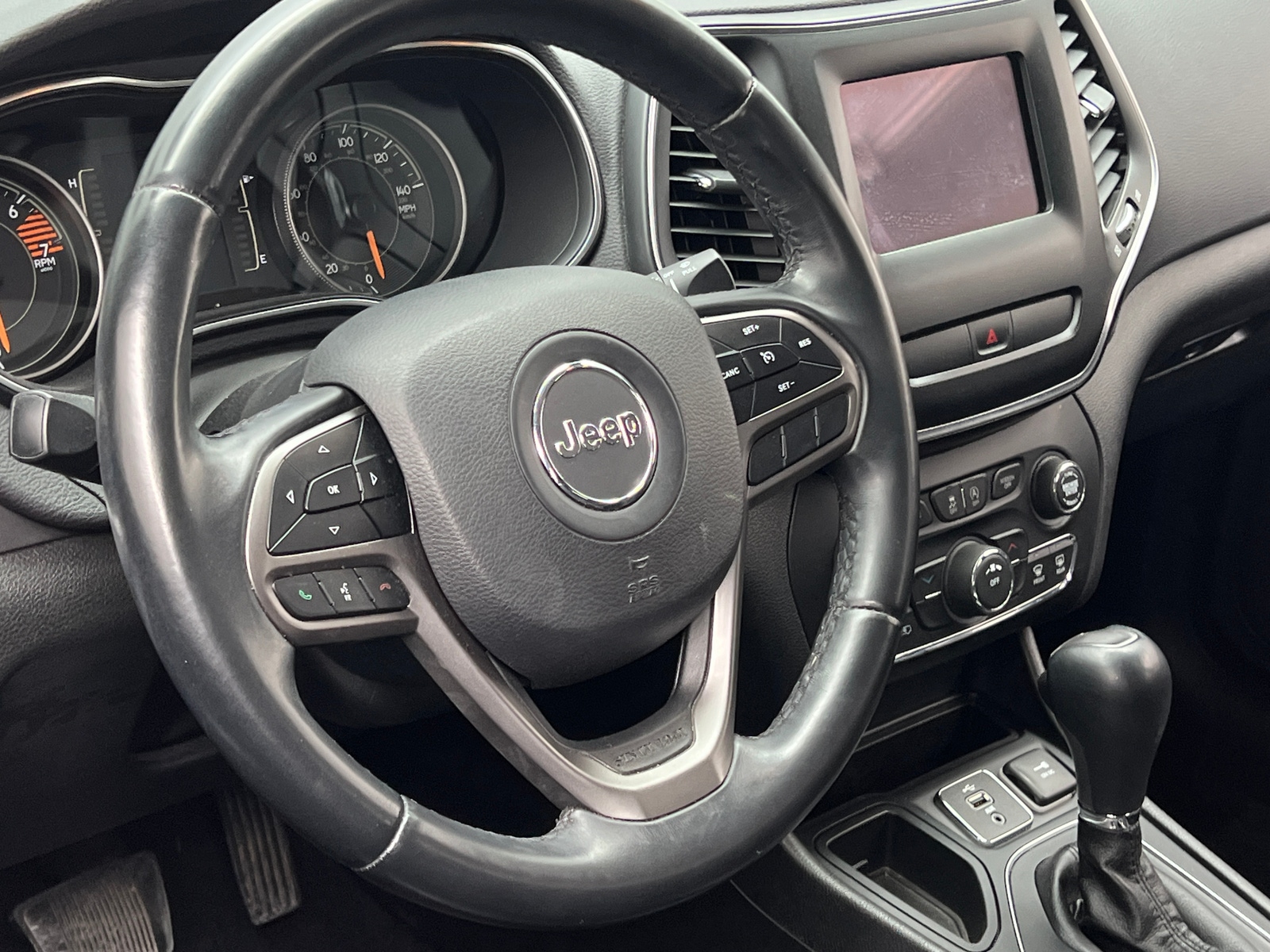 Thumbnail: 2019 Jeep Cherokee - 5