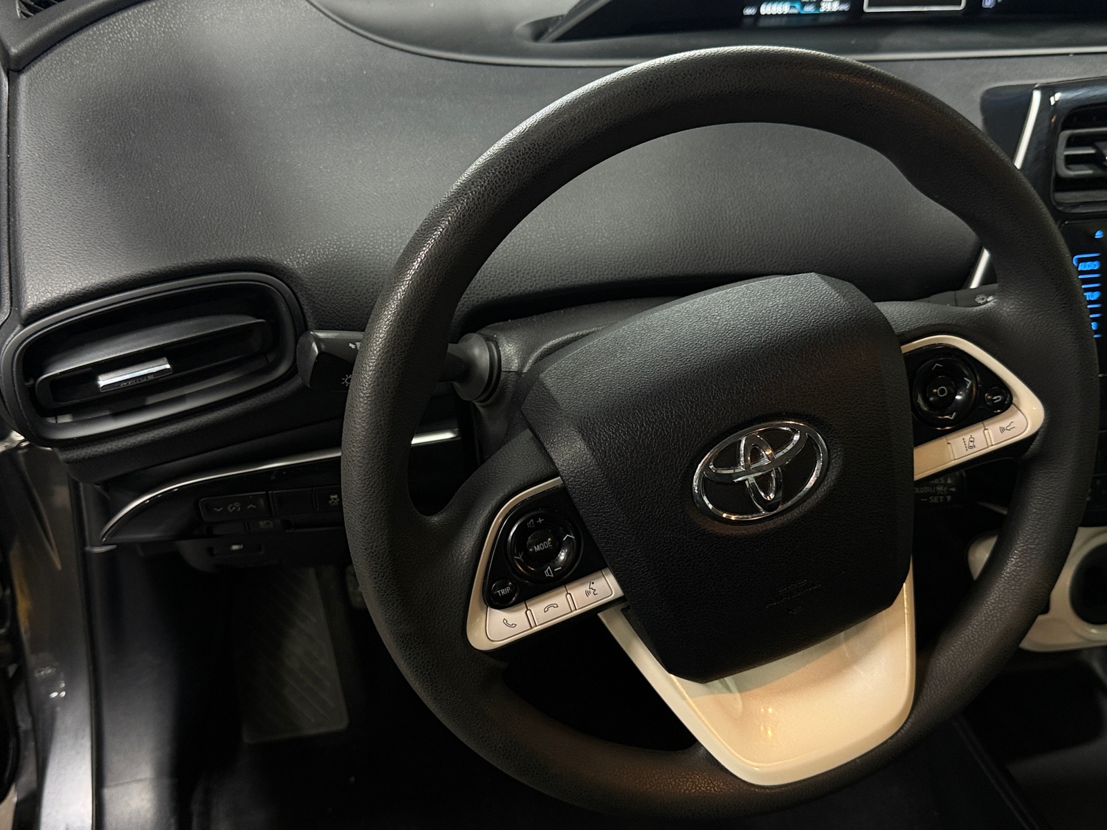 Thumbnail: 2018 Toyota Prius - 5