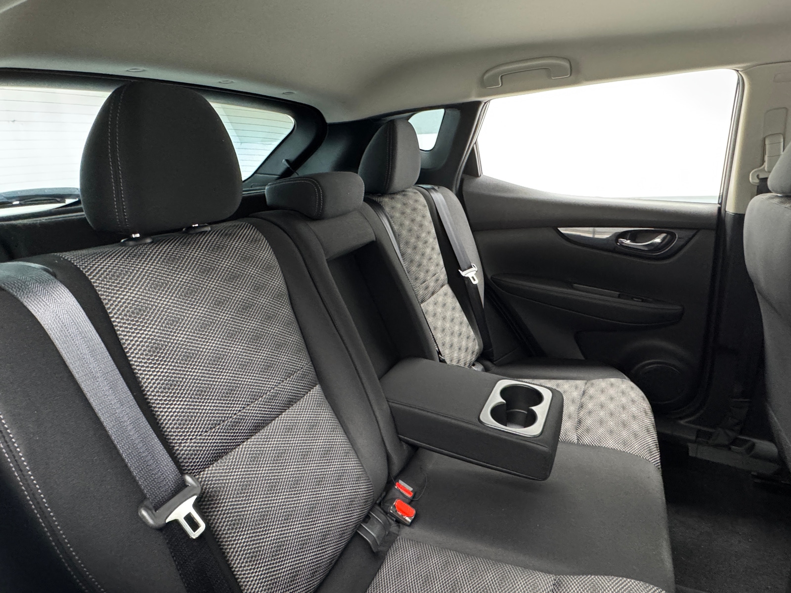 Thumbnail: 2017 Nissan Rogue Sport - 6