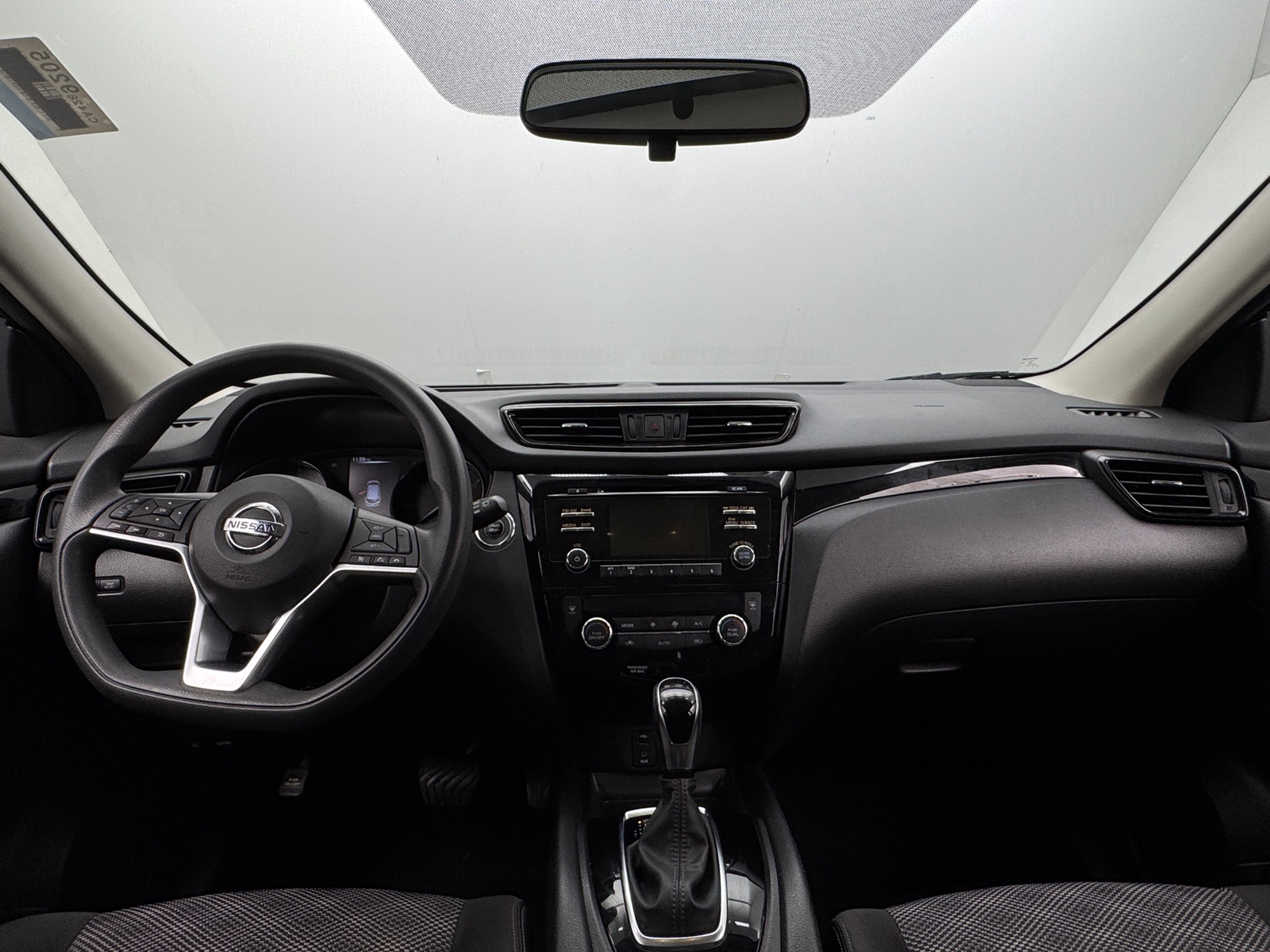 Thumbnail: 2017 Nissan Rogue Sport - 3