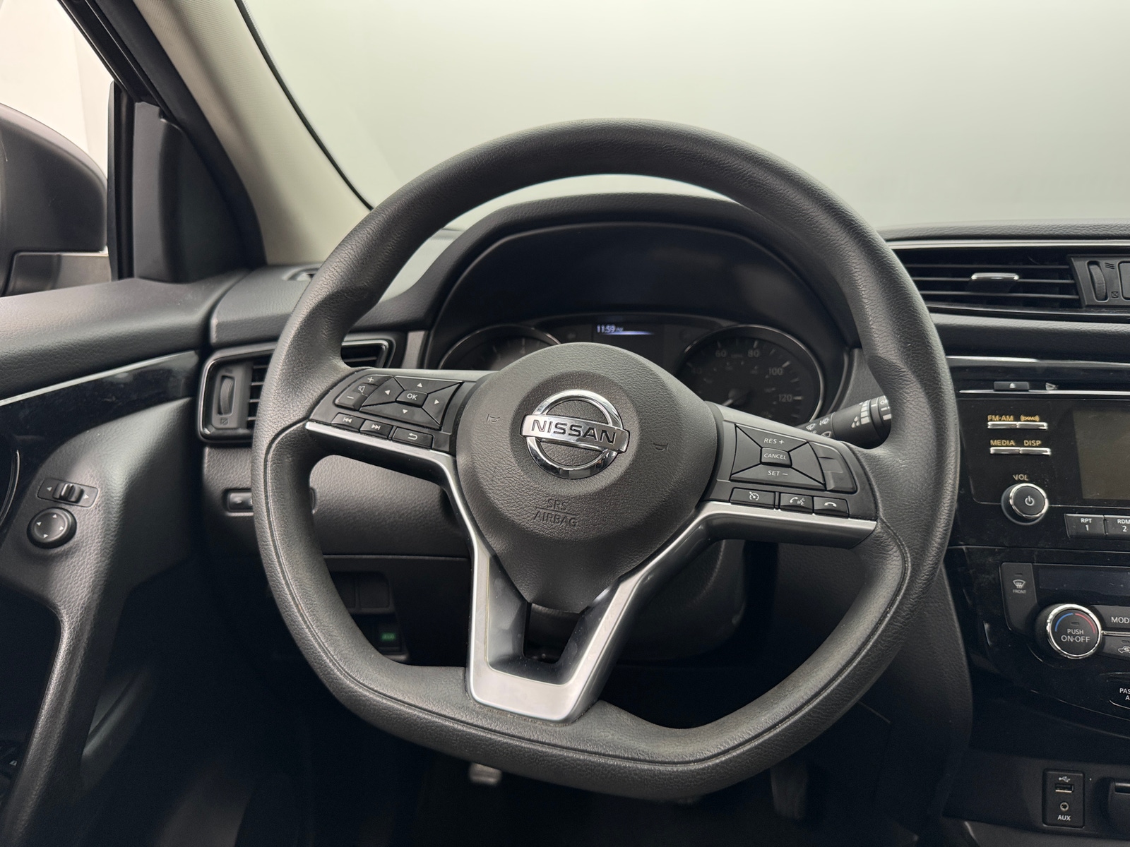 Thumbnail: 2017 Nissan Rogue Sport - 5