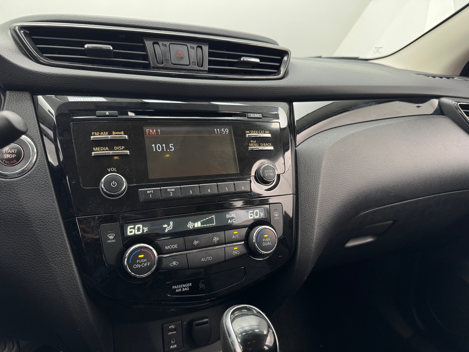 Thumbnail: 2017 Nissan Rogue Sport - 4