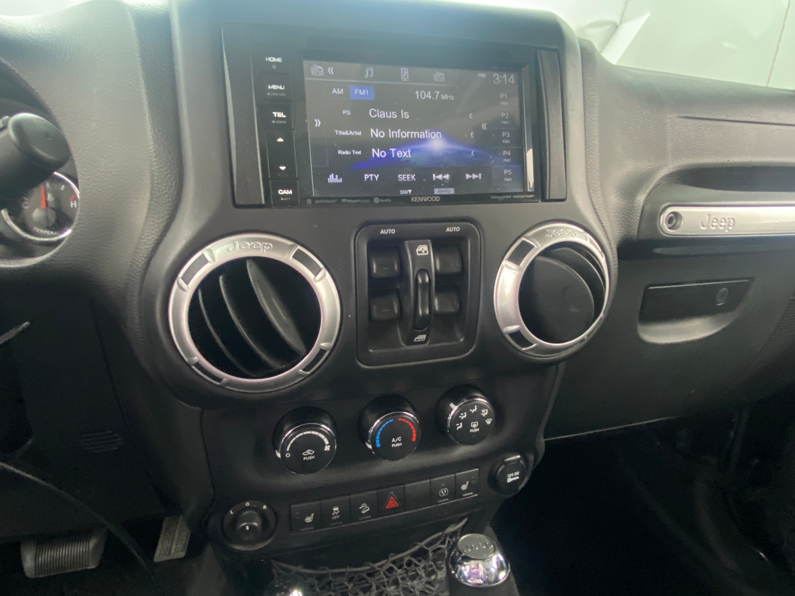 Thumbnail: 2015 Jeep Wrangler - 3