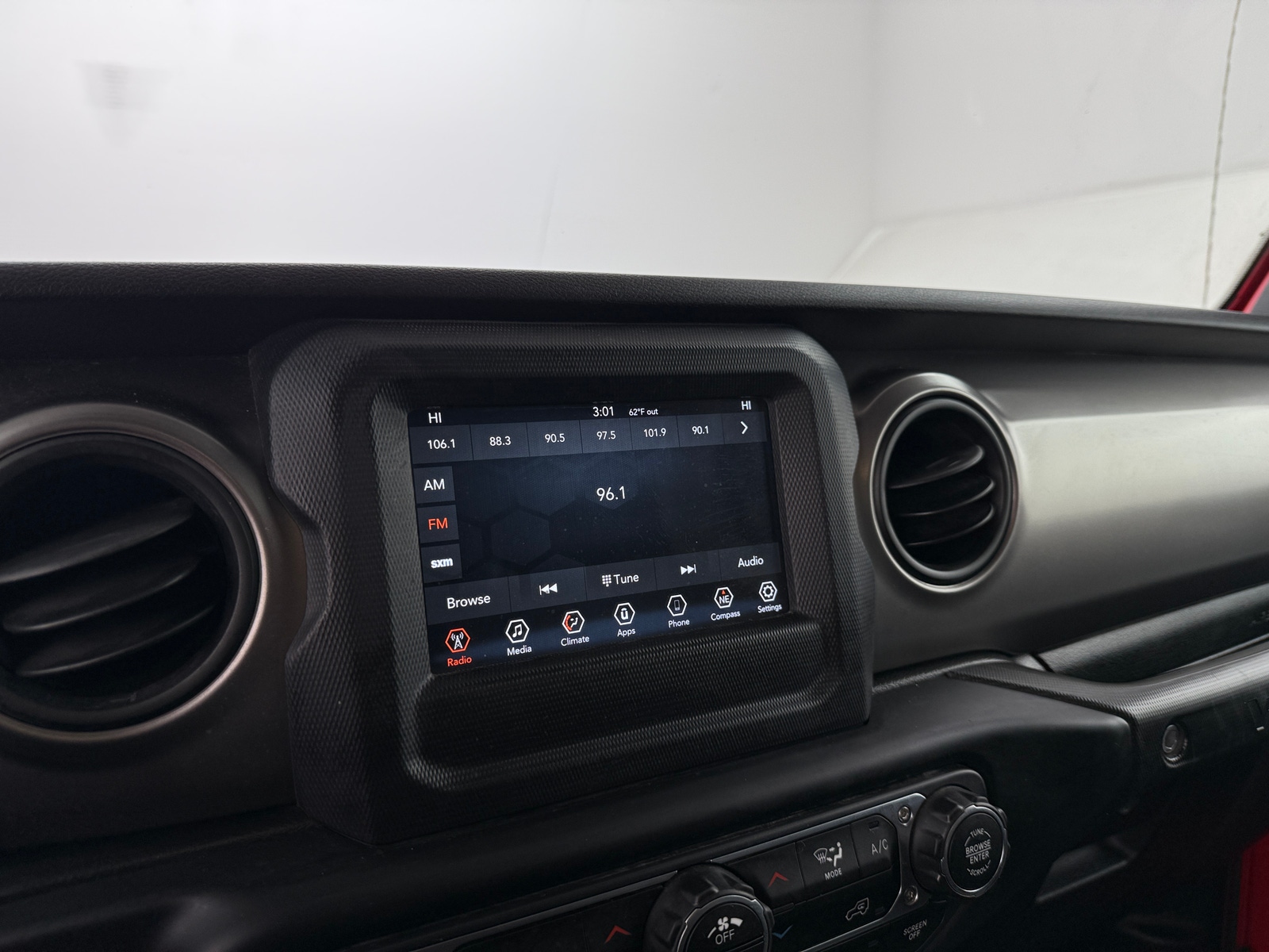 Thumbnail: 2019 Jeep Wrangler - 4