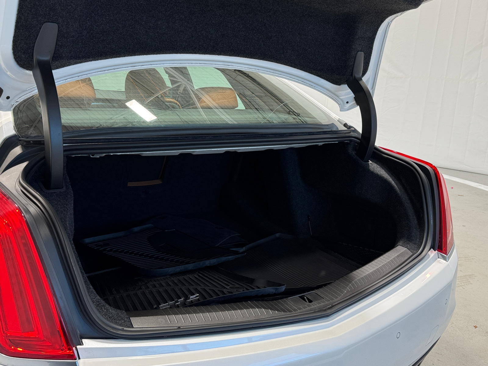 Thumbnail: 2016 Cadillac CT6 - 6