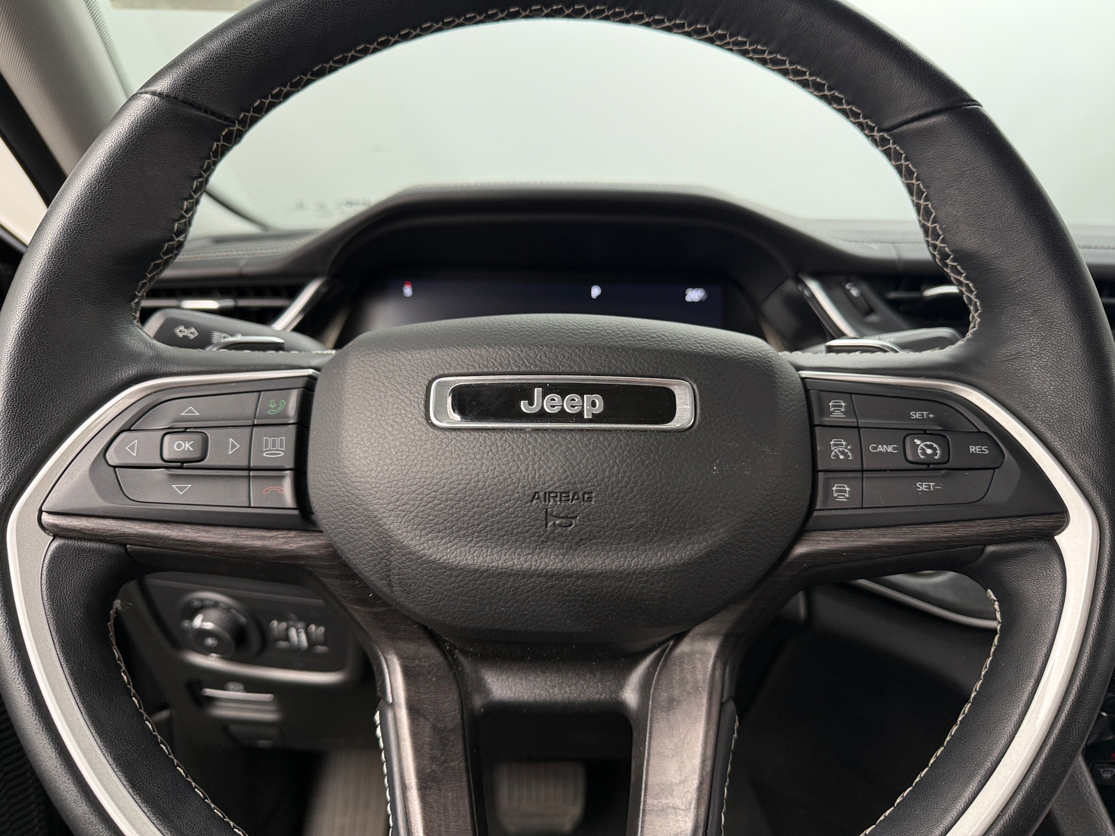 Thumbnail: 2022 Jeep Grand Cherokee L - 4