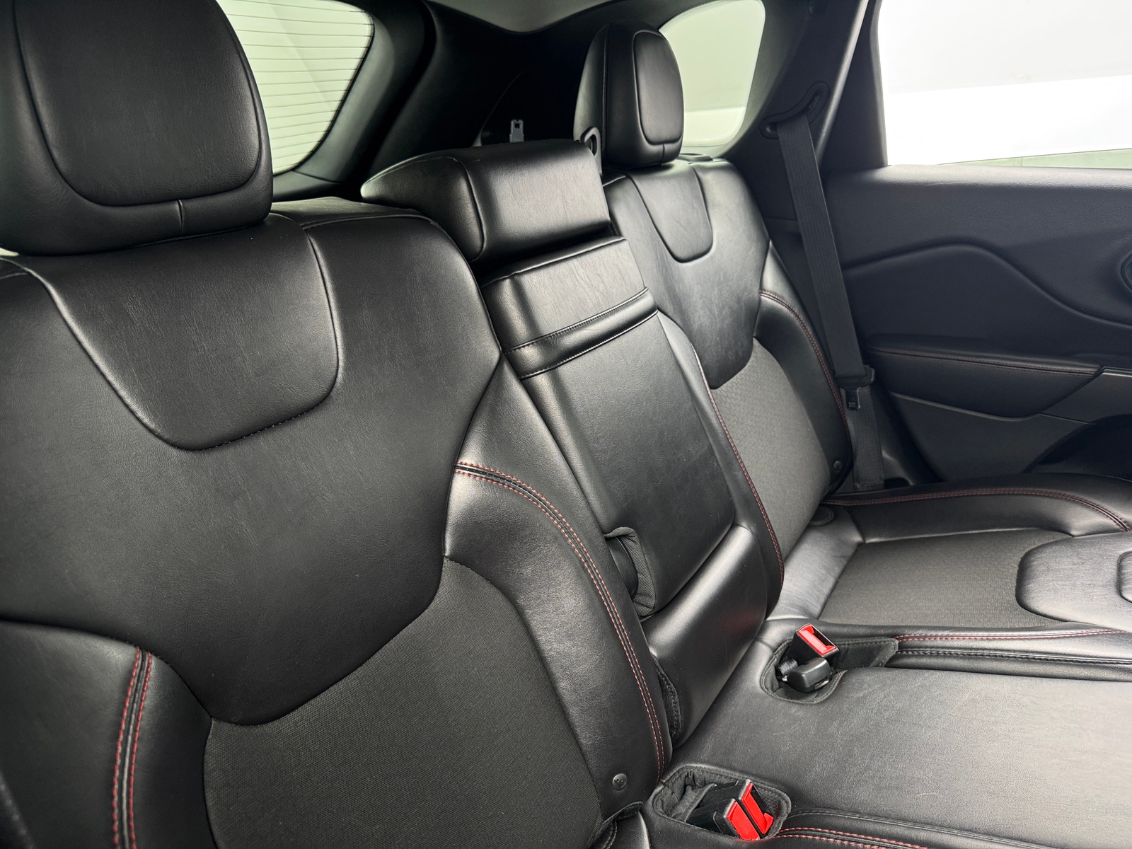 Thumbnail: 2019 Jeep Cherokee - 6