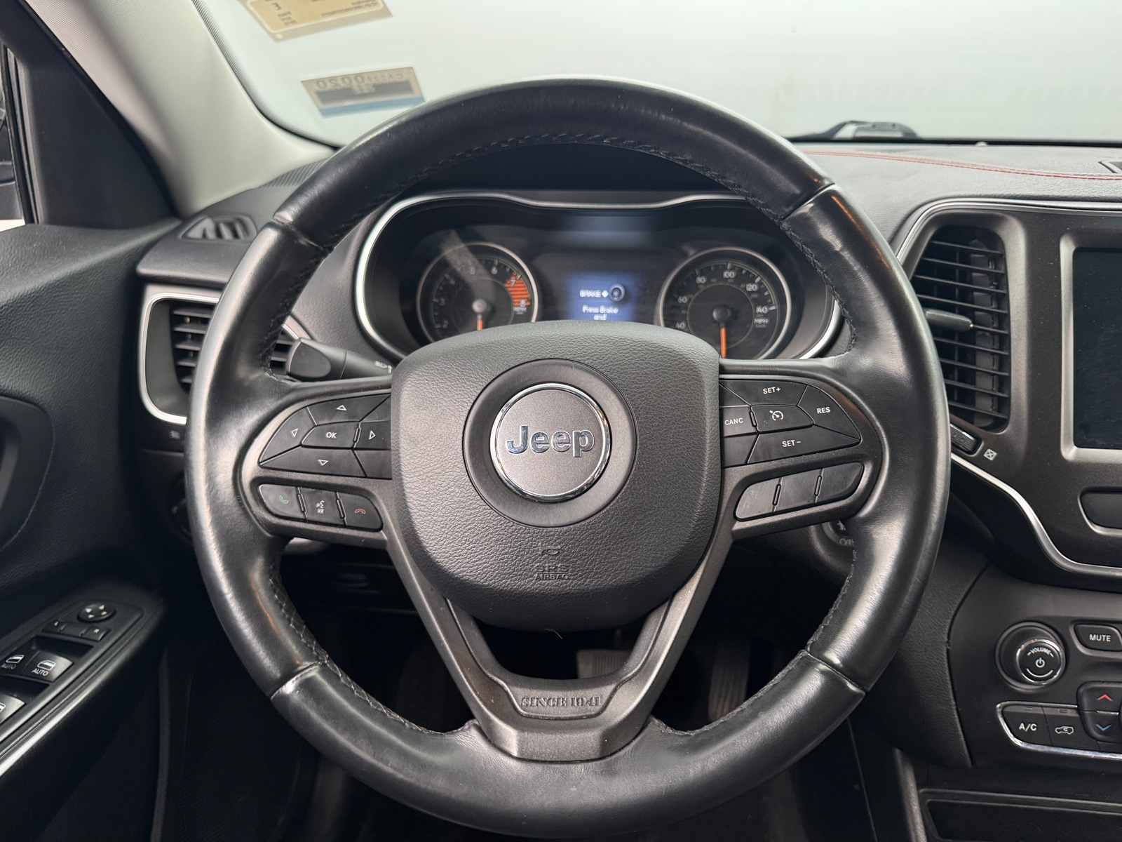 Thumbnail: 2019 Jeep Cherokee - 5