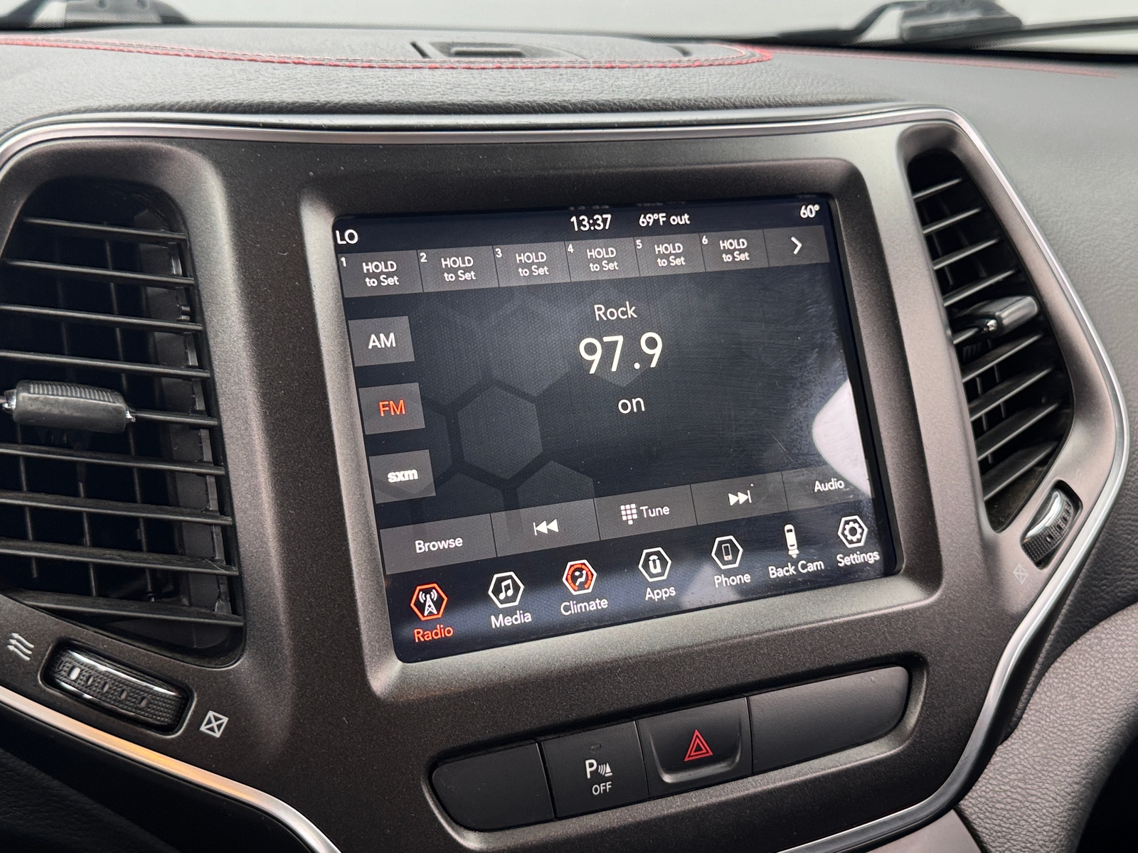 Thumbnail: 2019 Jeep Cherokee - 4