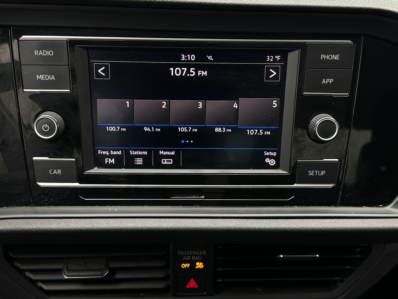 Thumbnail: 2019 Volkswagen Jetta - 4