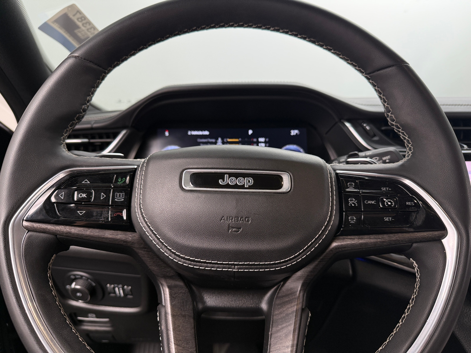 Thumbnail: 2023 Jeep Grand Cherokee - 4