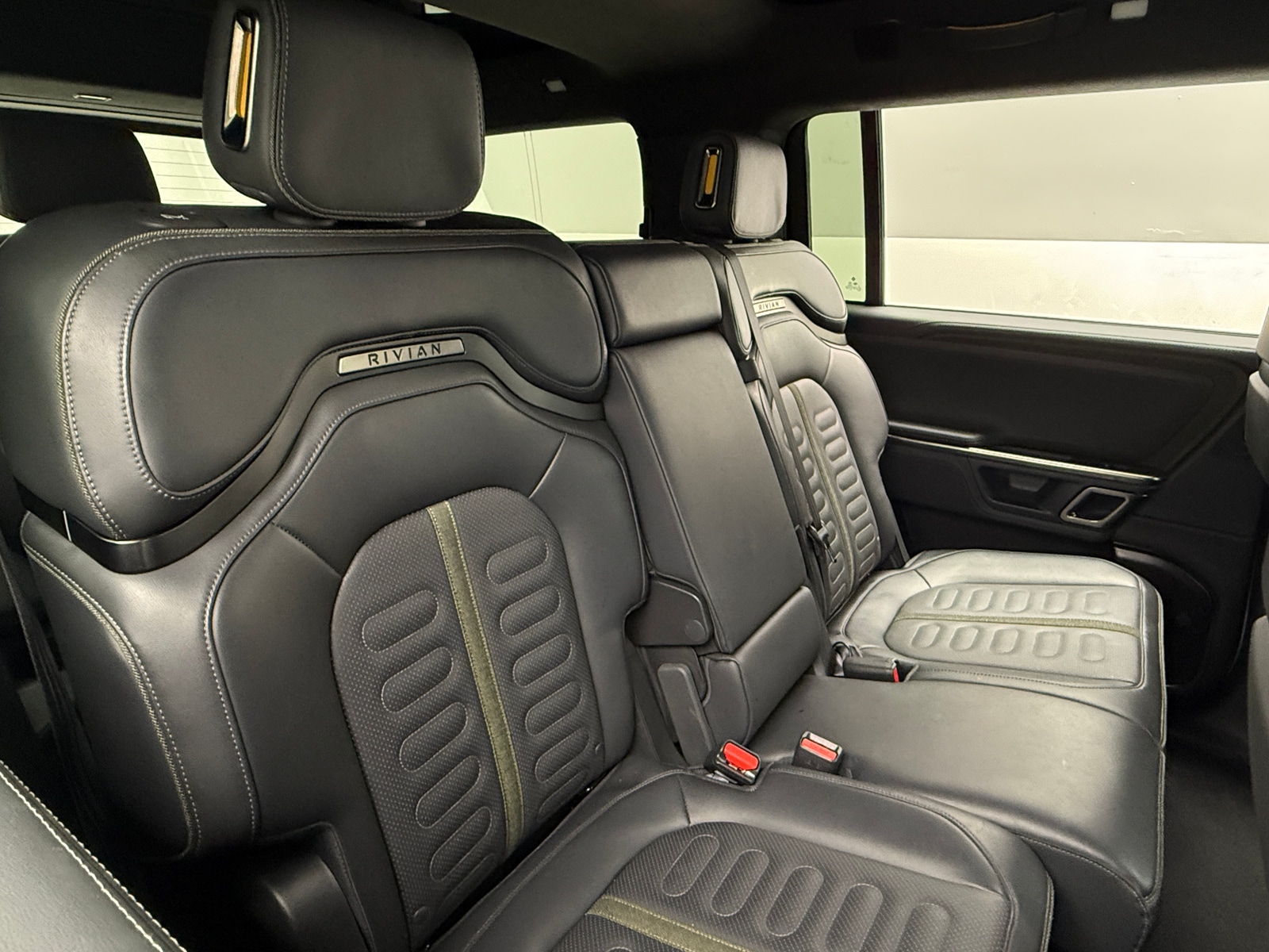 Thumbnail: 2024 Rivian R1S - 5