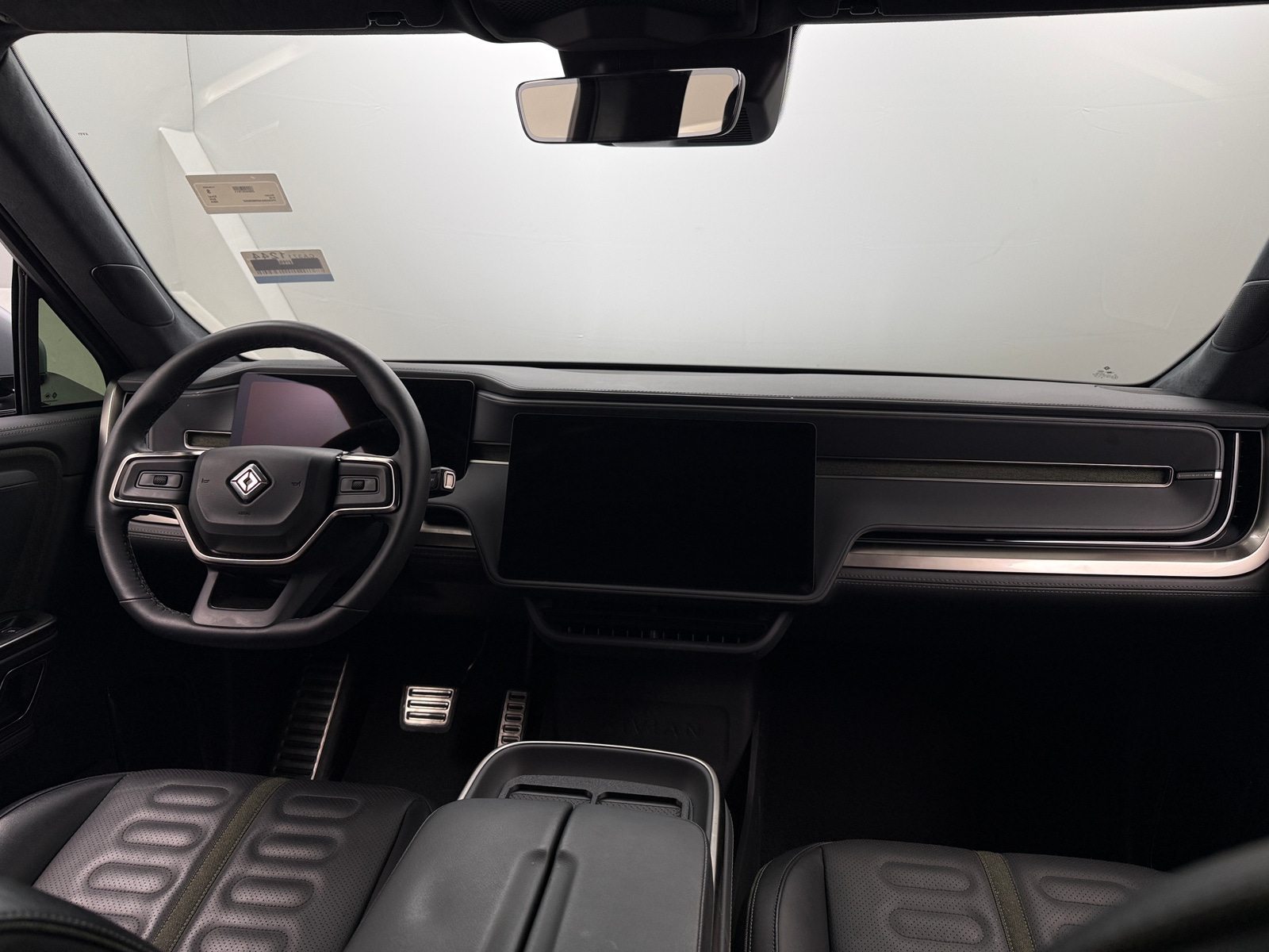 Thumbnail: 2024 Rivian R1S - 2