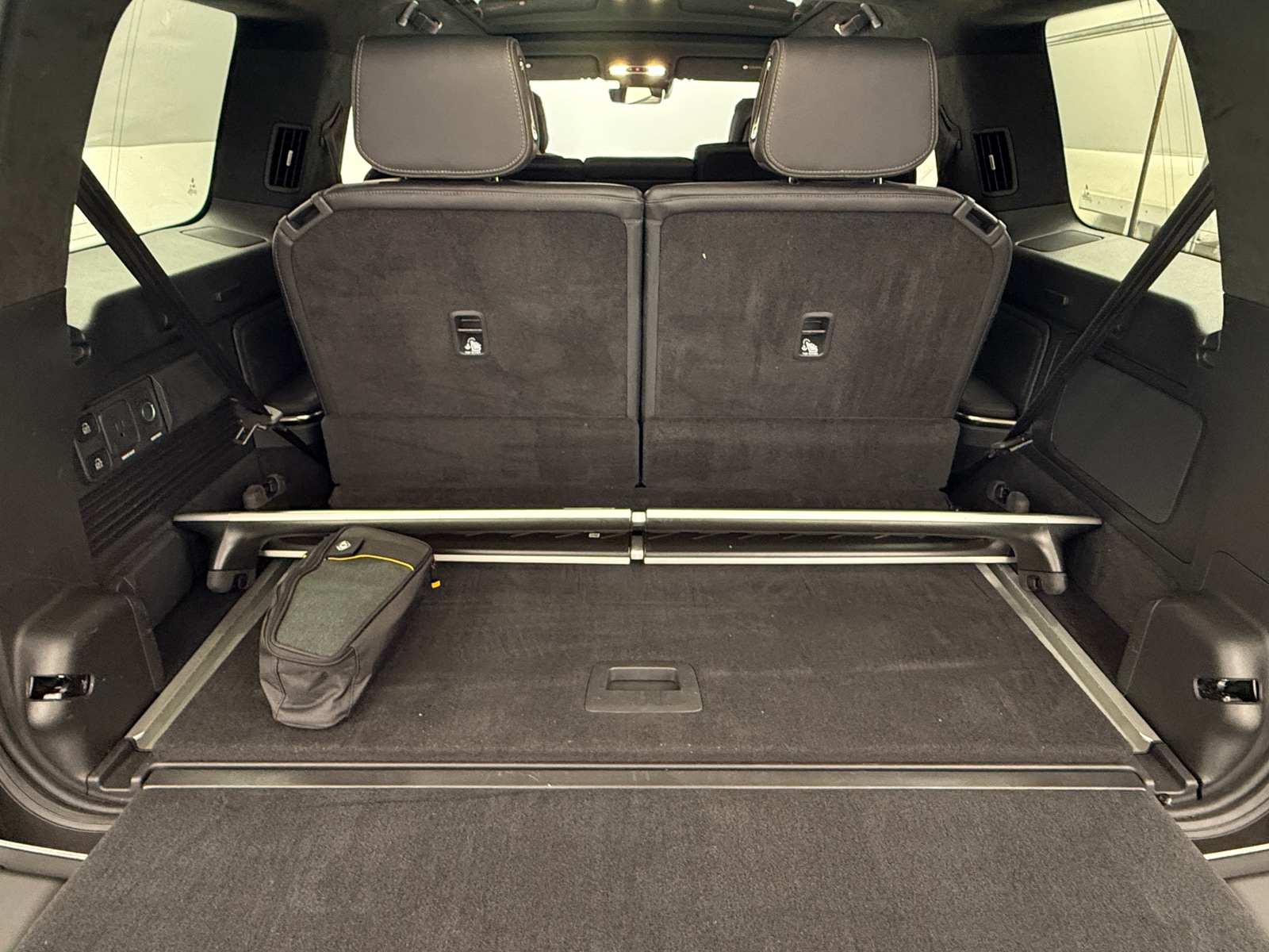 Thumbnail: 2024 Rivian R1S - 6